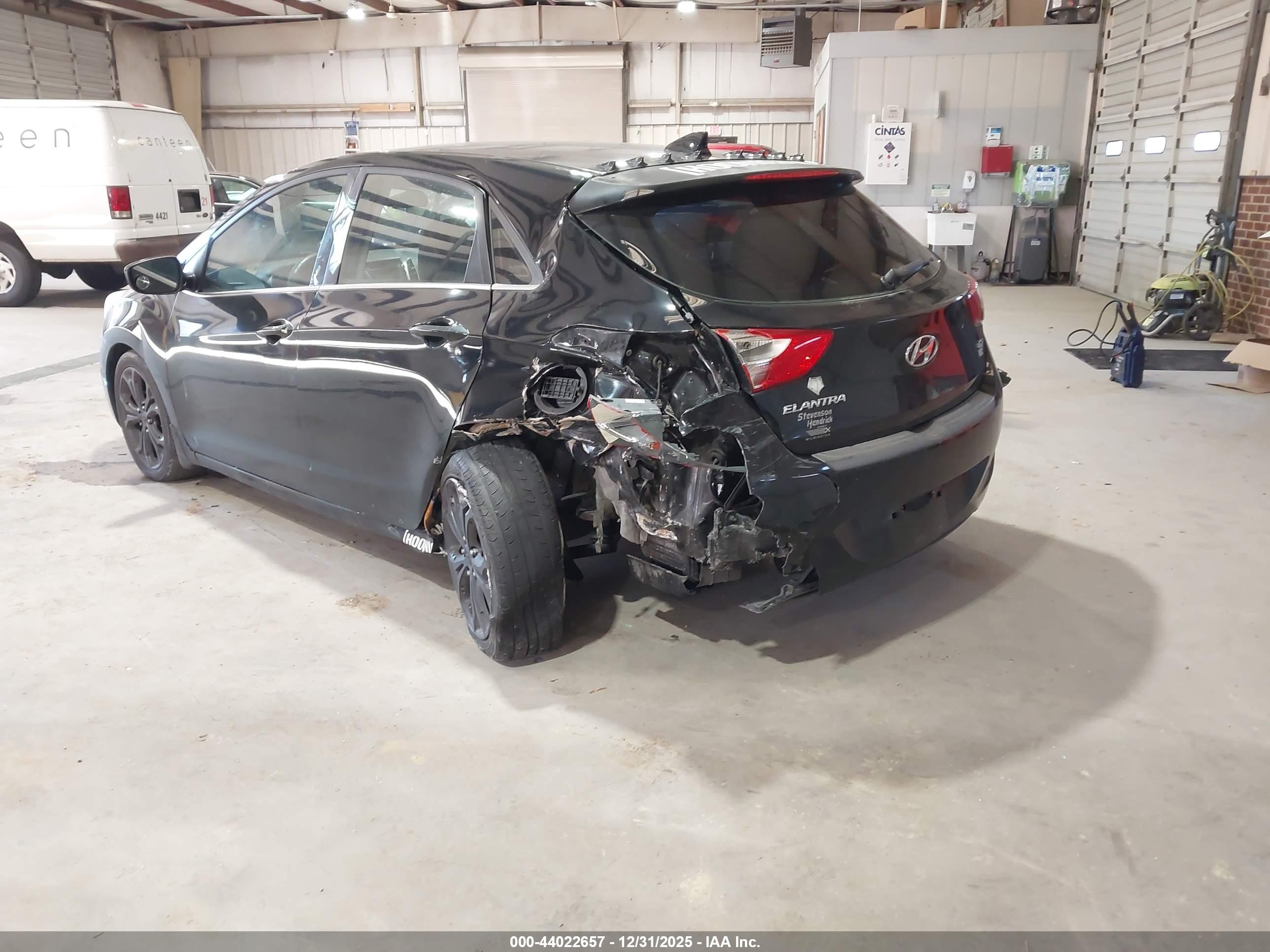 HYUNDAI ELANTRA image 3