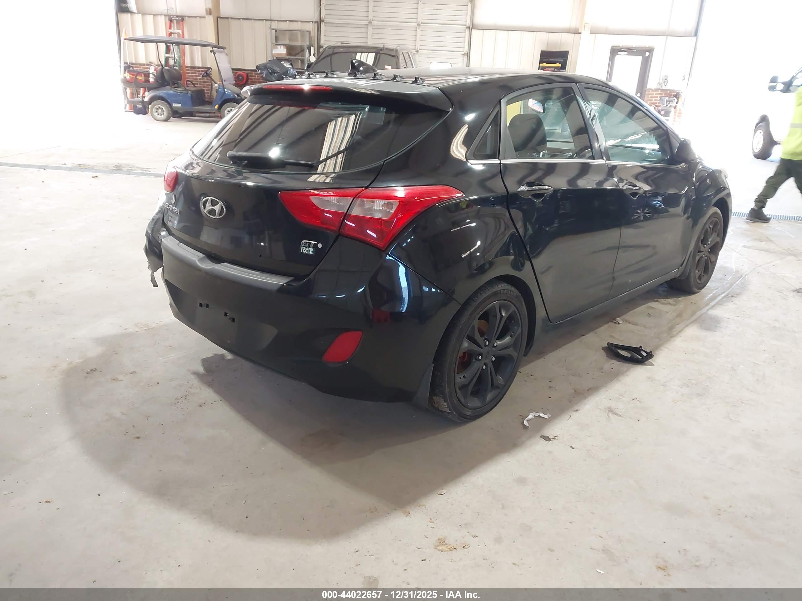 HYUNDAI ELANTRA image 4