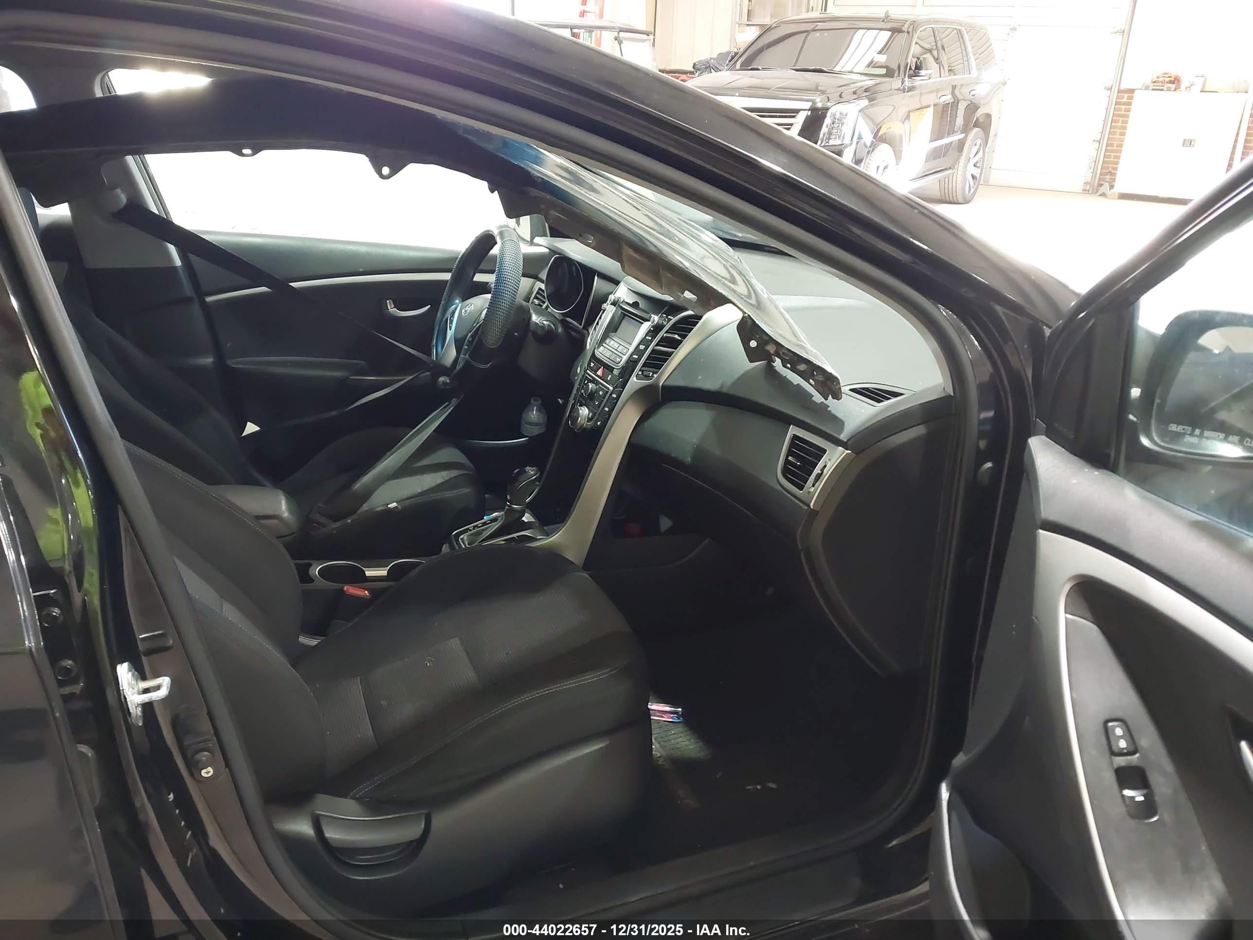 HYUNDAI ELANTRA image 5