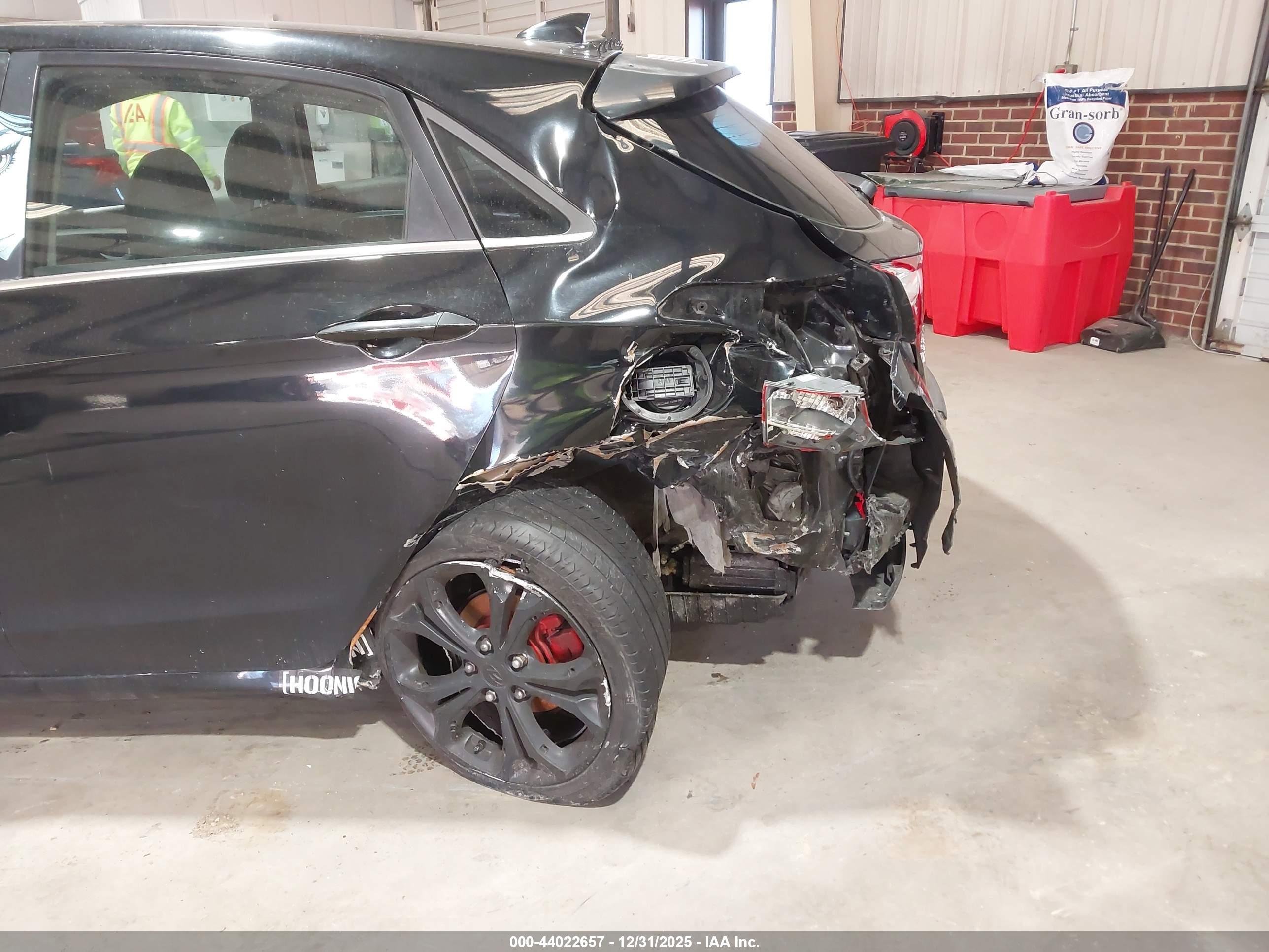 HYUNDAI ELANTRA image 6