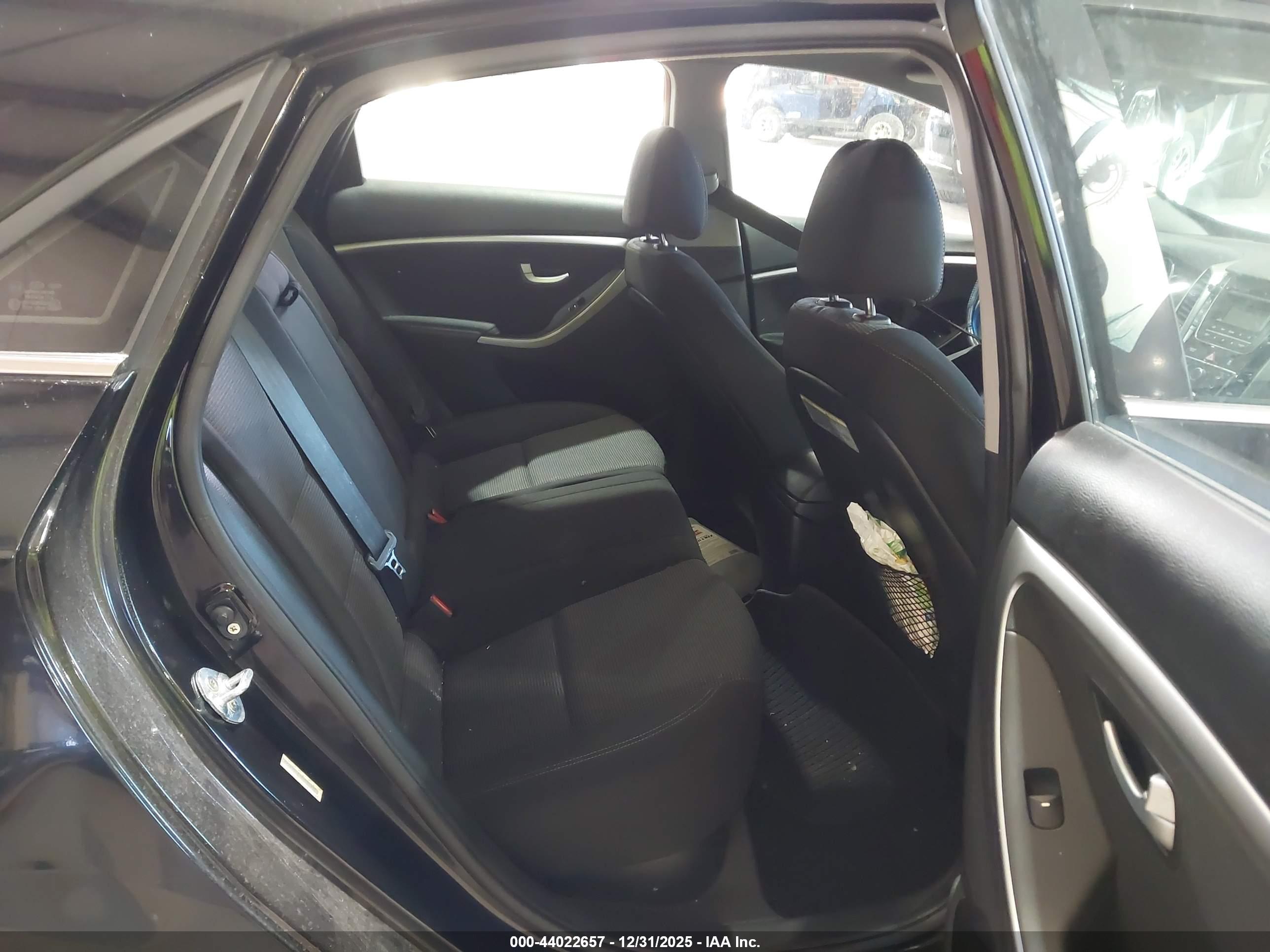 HYUNDAI ELANTRA image 8