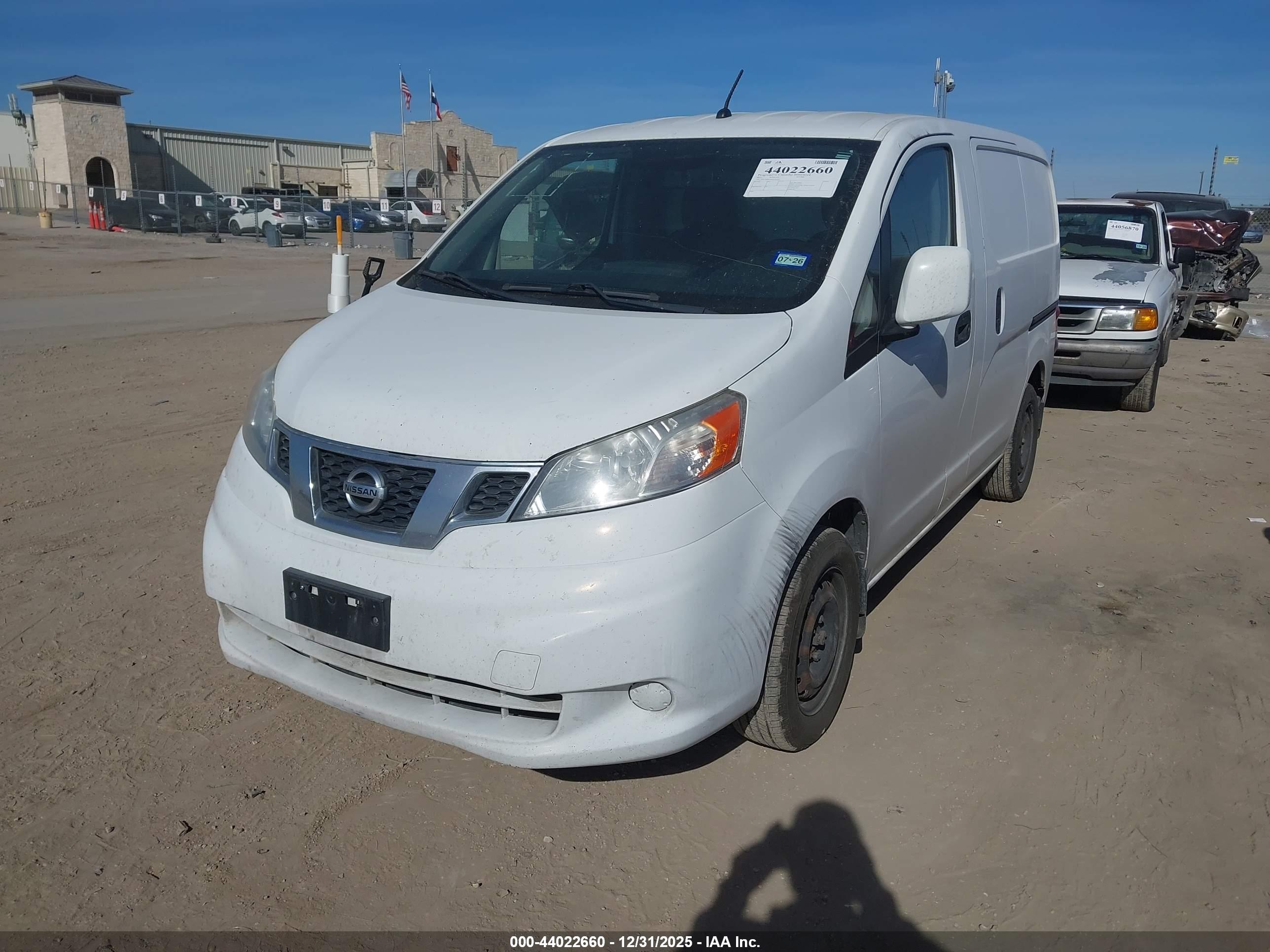 NISSAN NV200 image 2