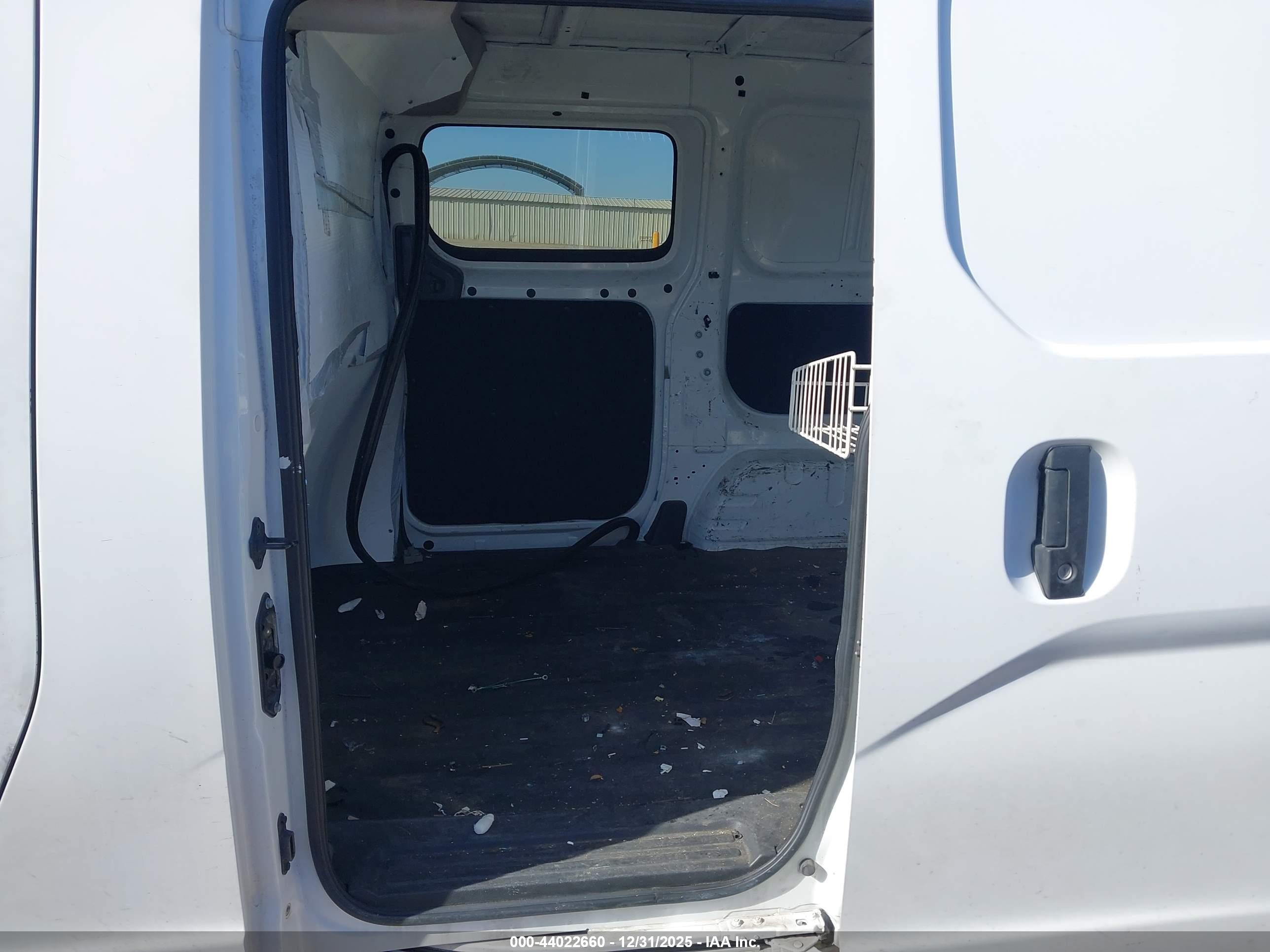 NISSAN NV200 image 8
