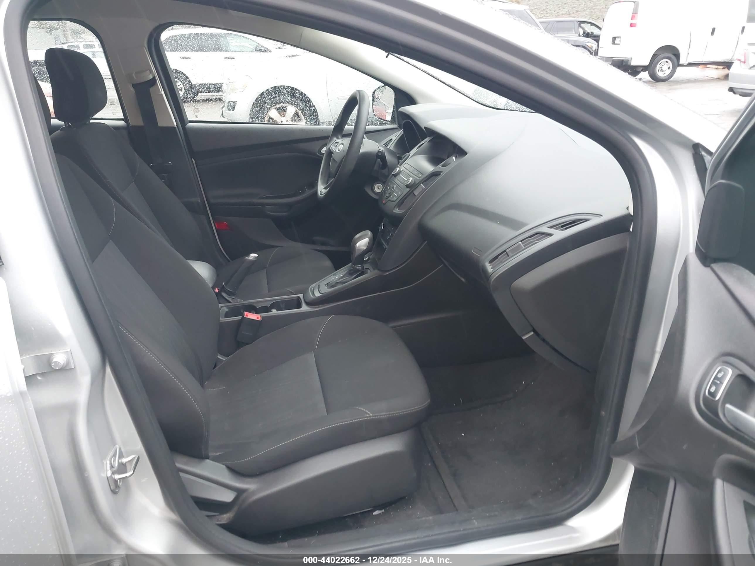 FORD FOCUS image 5