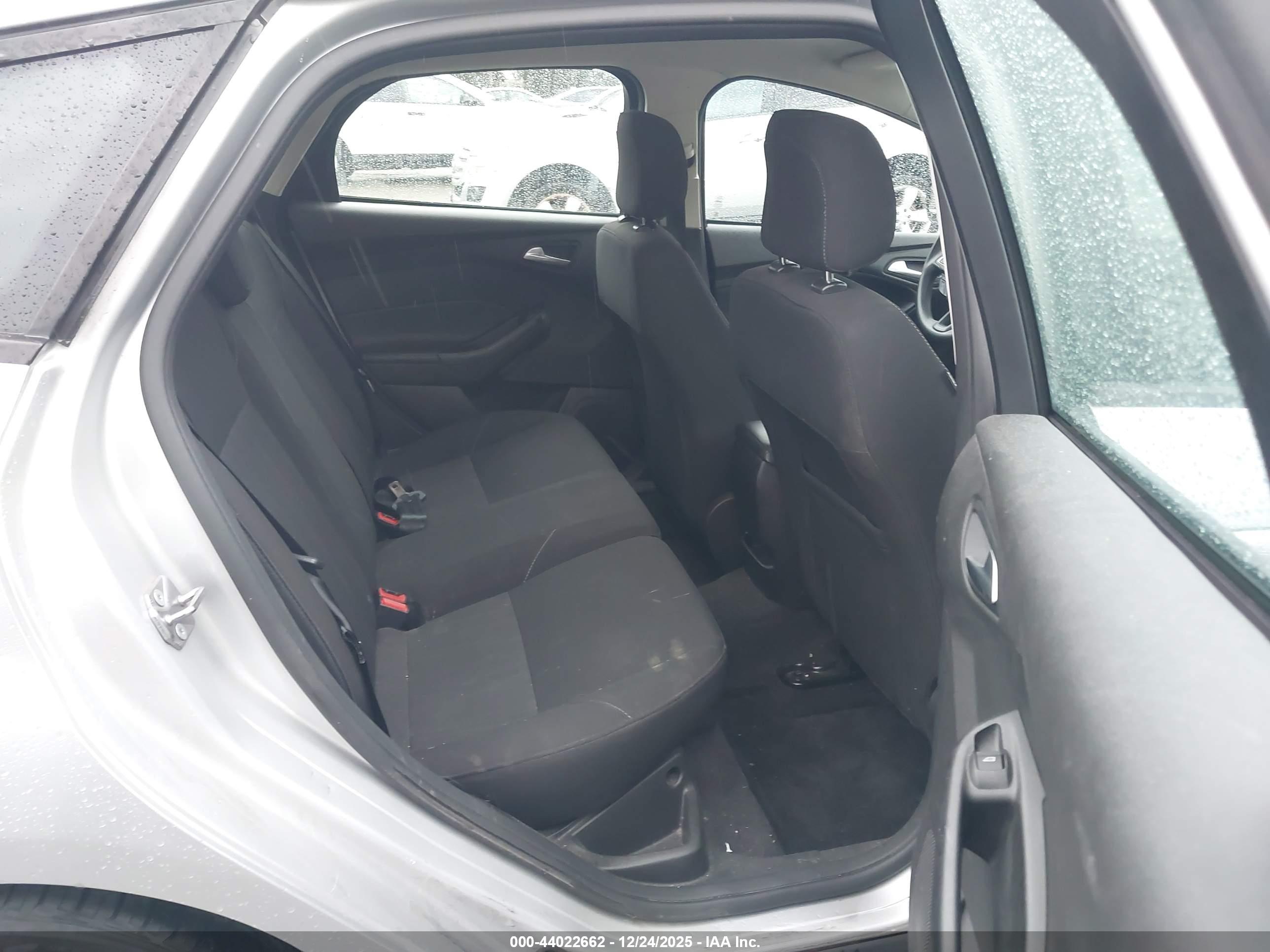 FORD FOCUS image 8