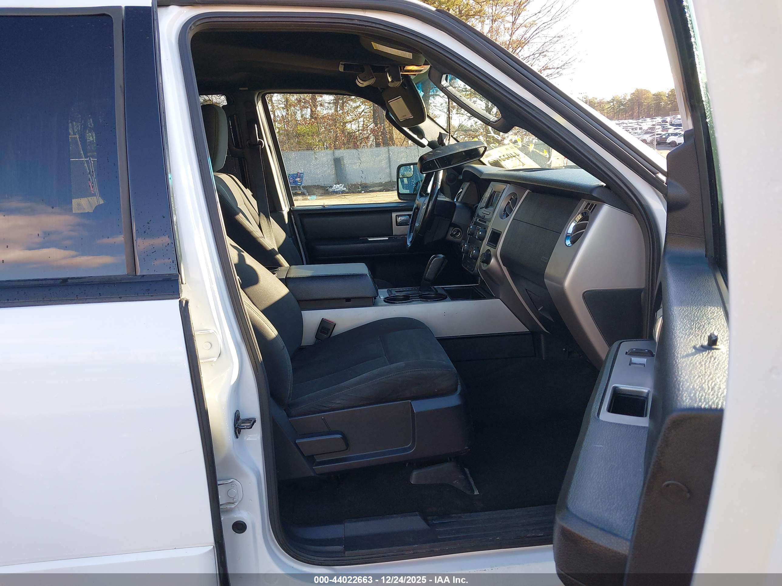 FORD EXPEDITION image 5