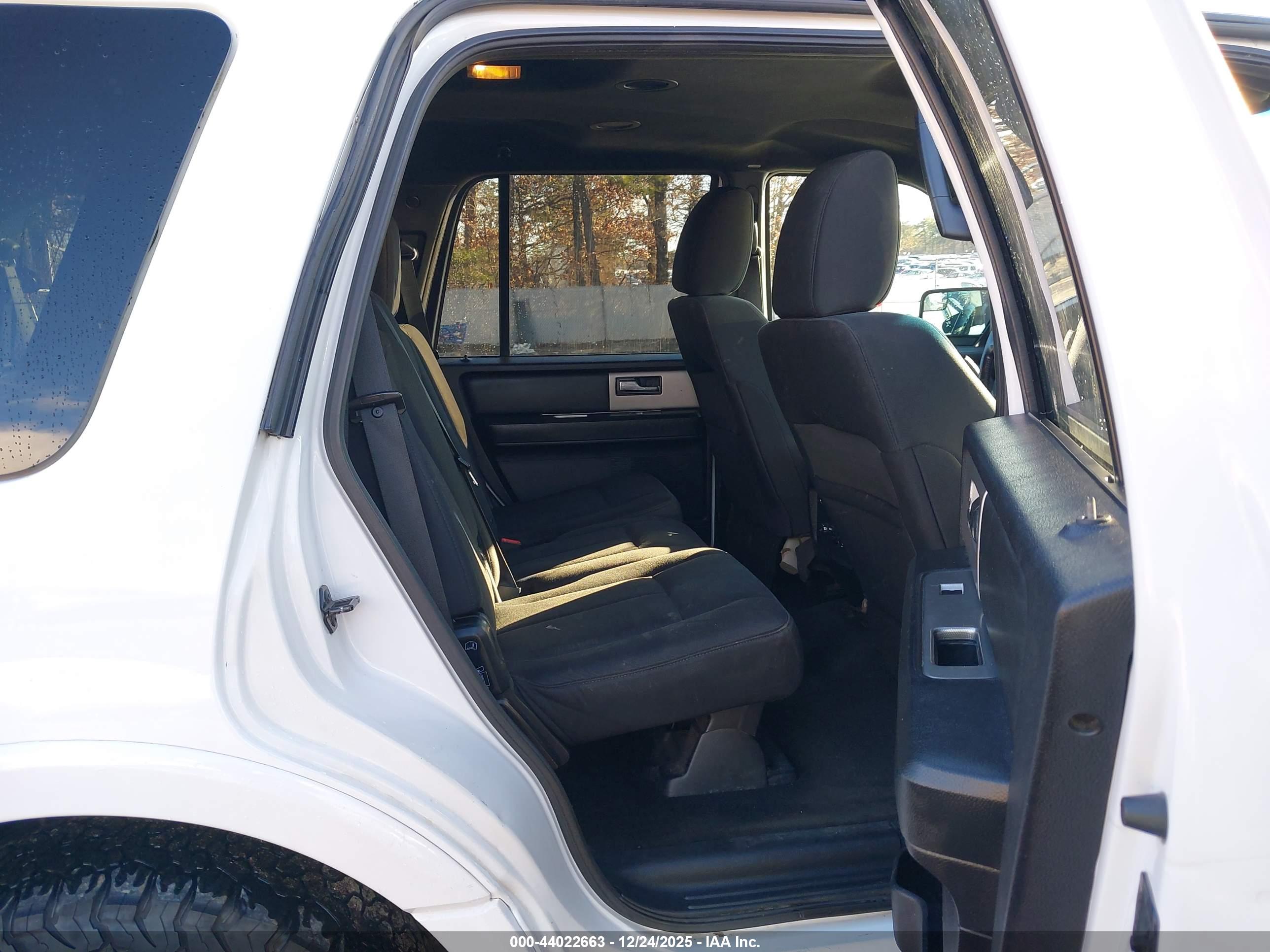 FORD EXPEDITION image 8