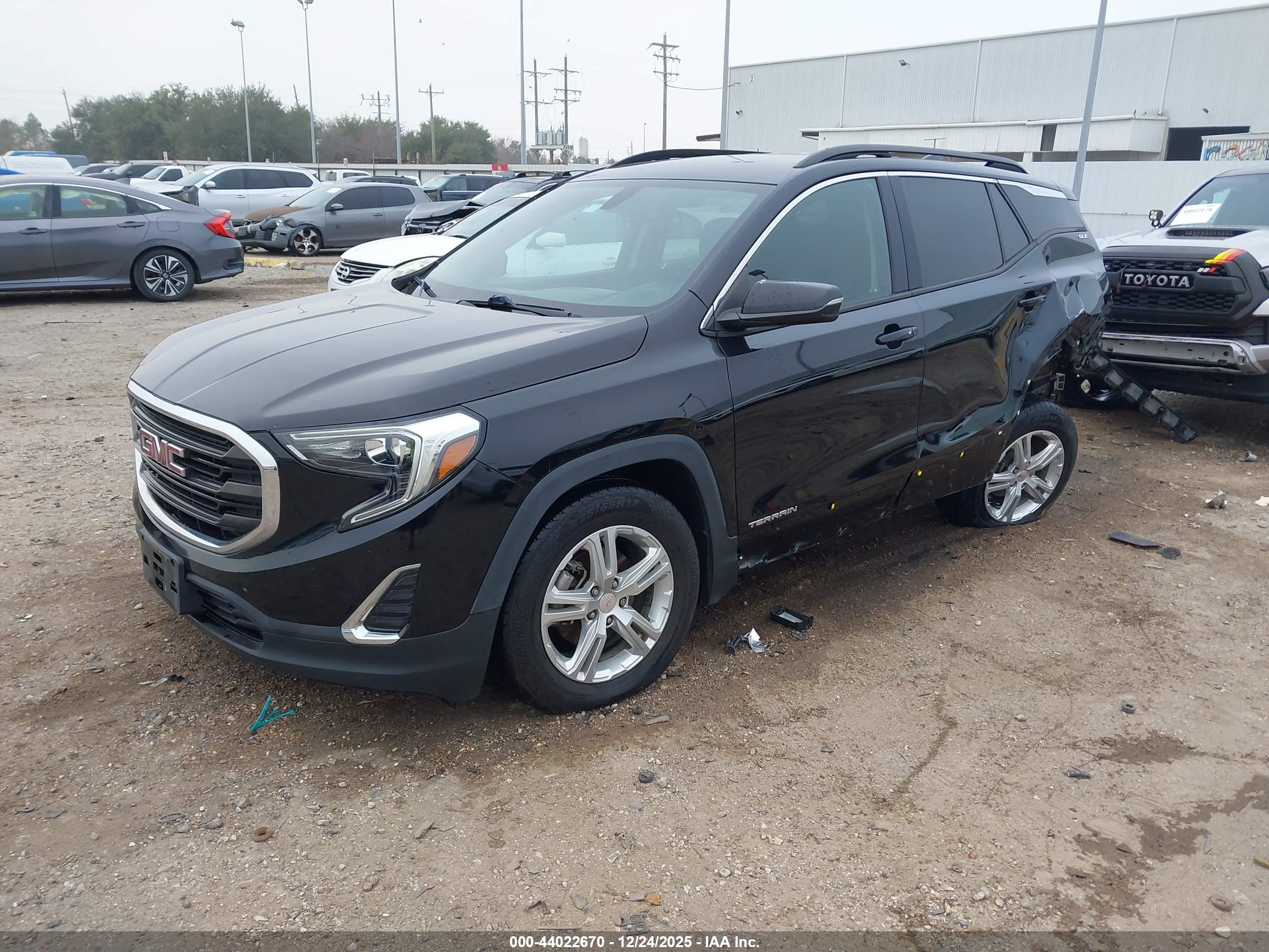 GMC TERRAIN image 2