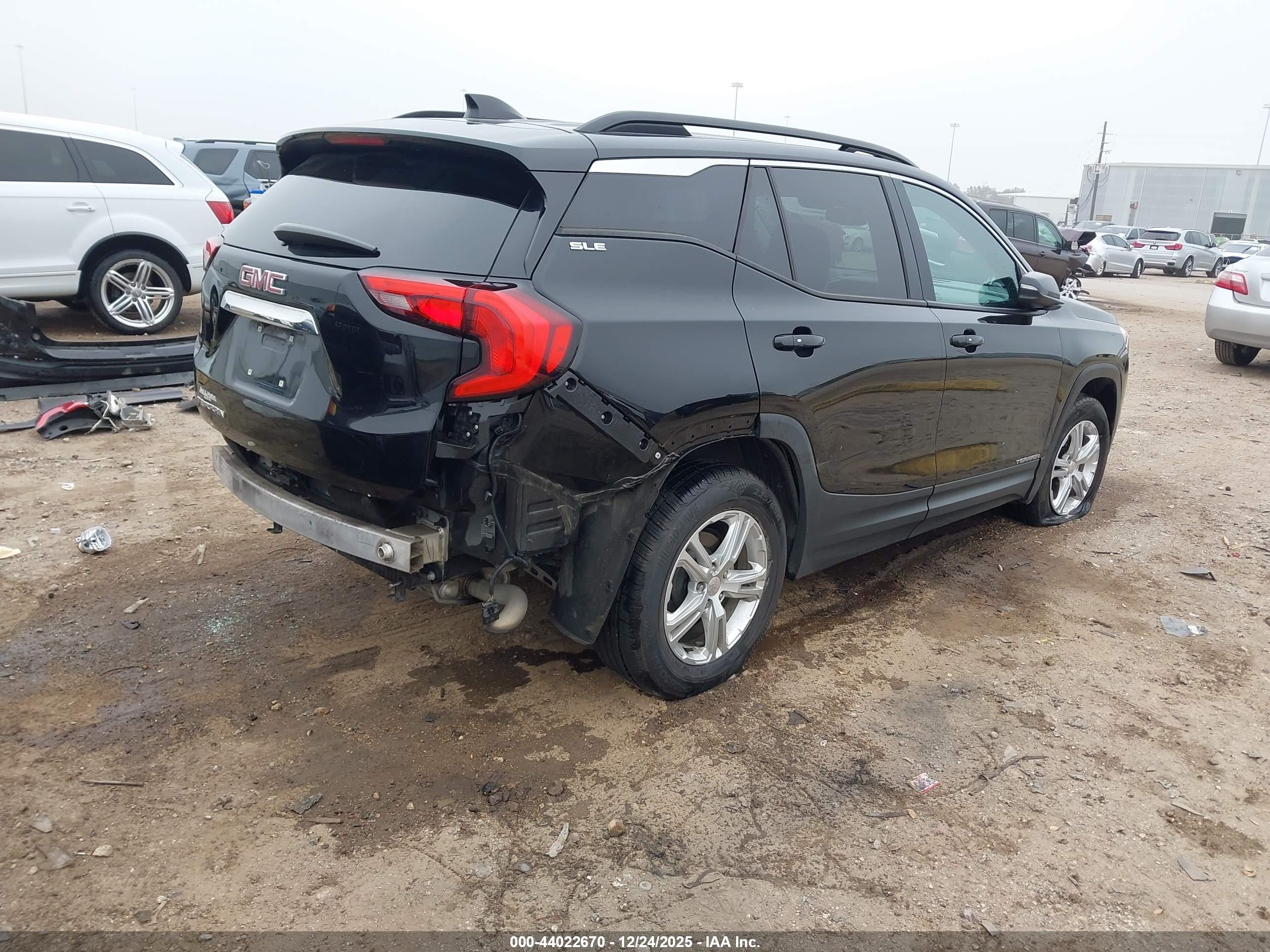 GMC TERRAIN image 4
