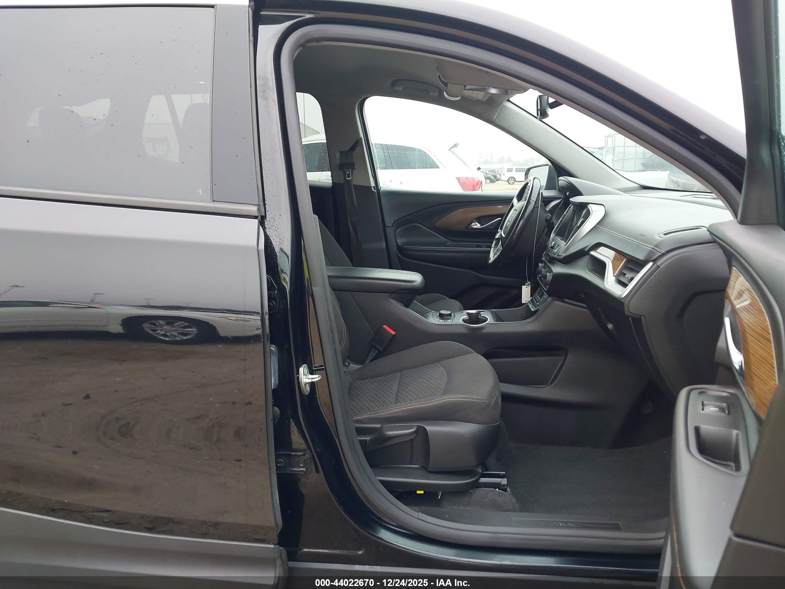 GMC TERRAIN image 5