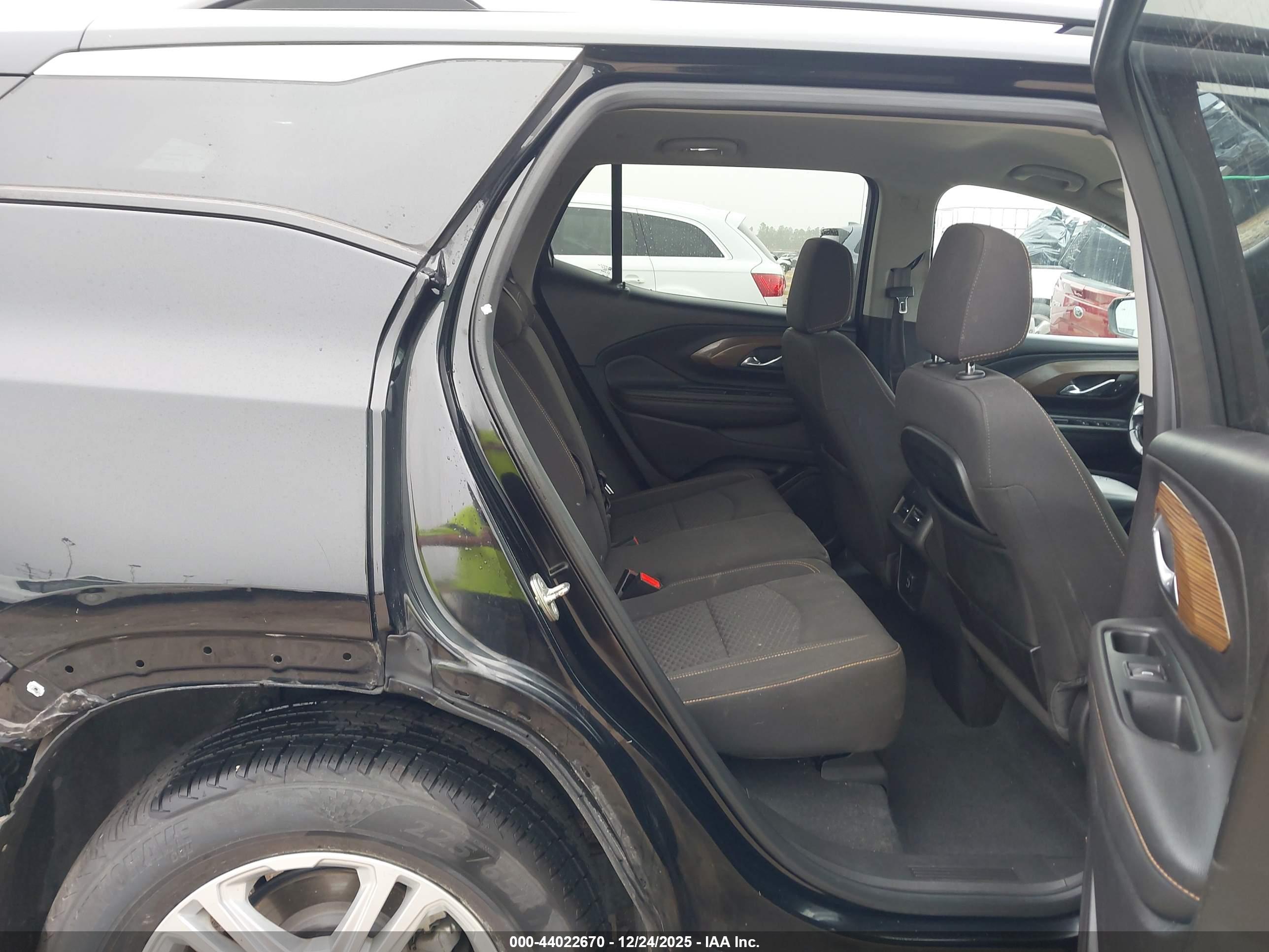 GMC TERRAIN image 8