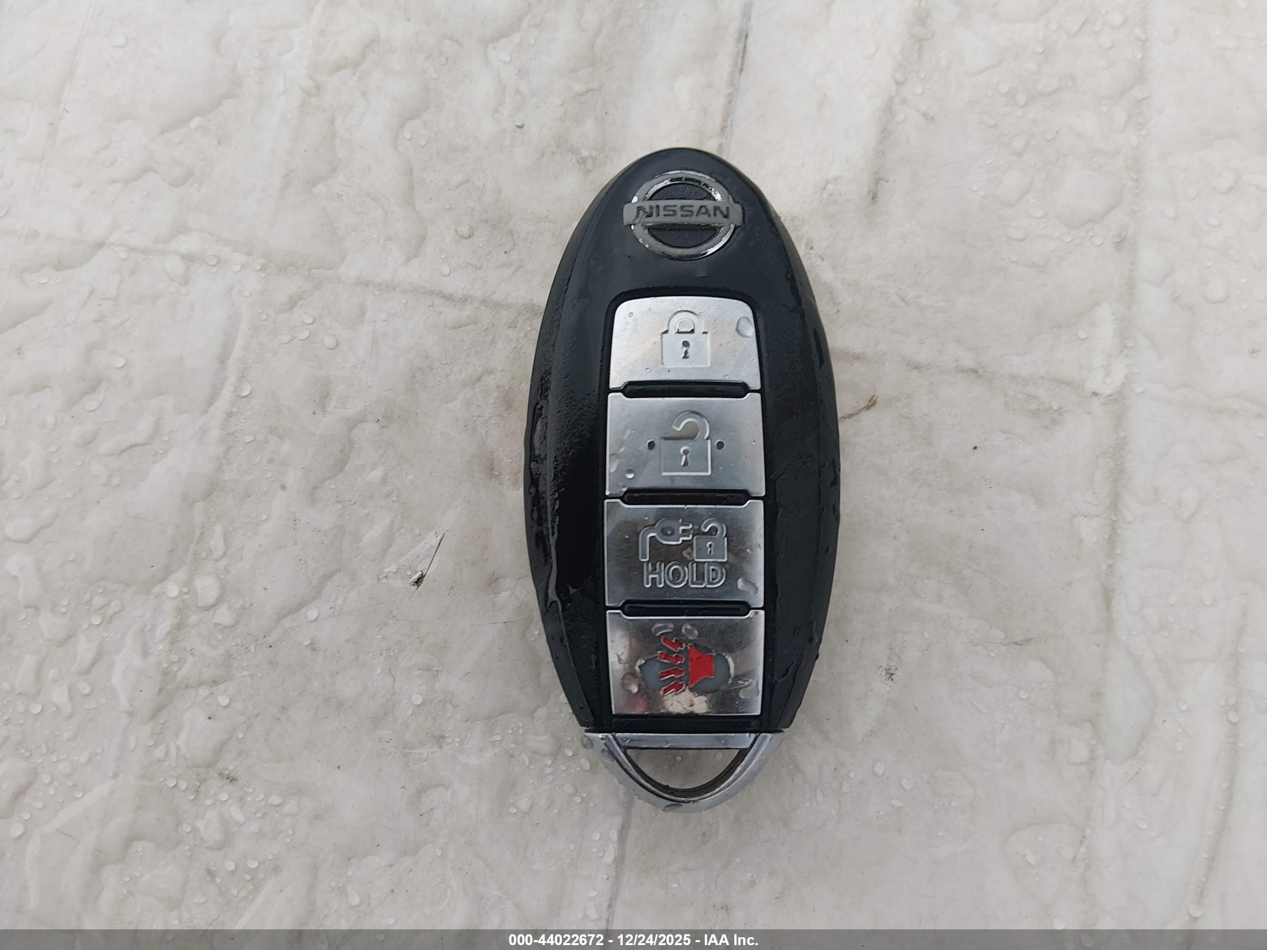 NISSAN LEAF image 11