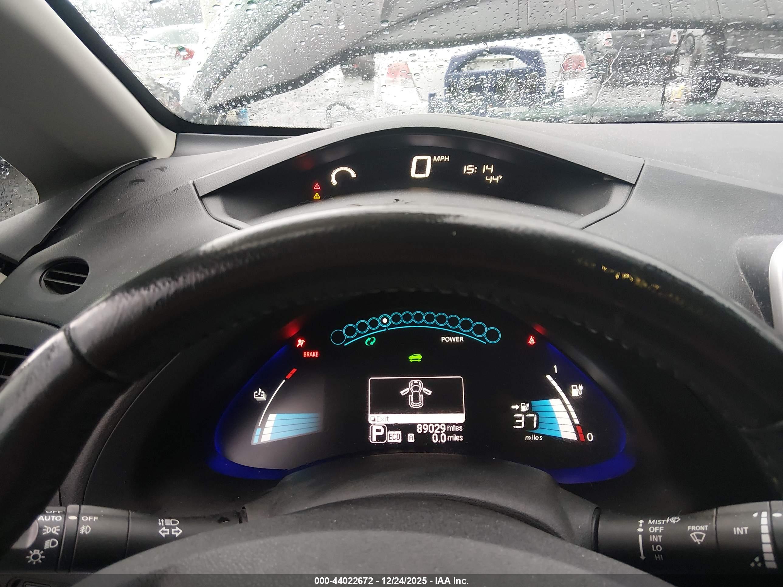 NISSAN LEAF image 7