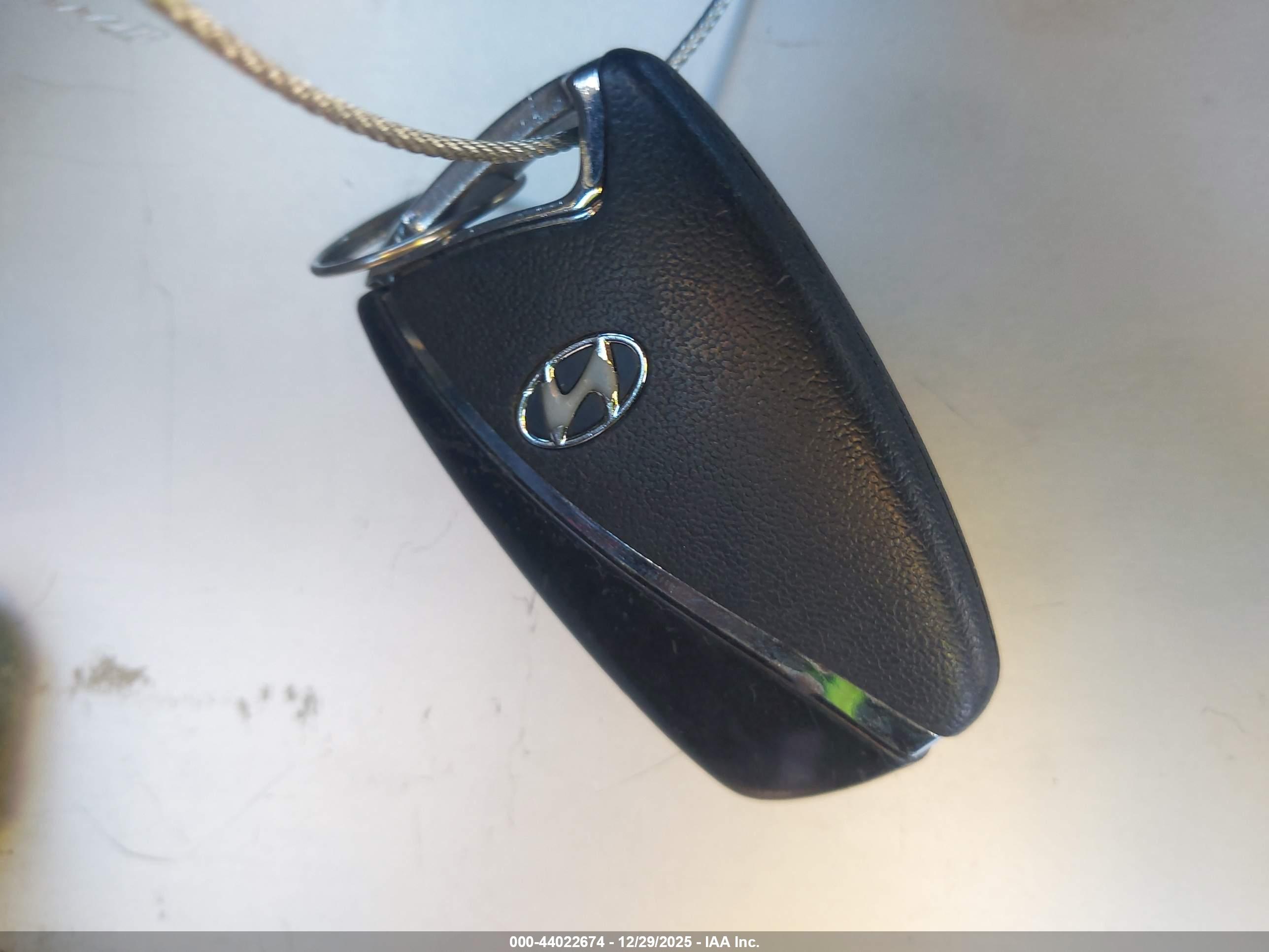 HYUNDAI SANTA image 11