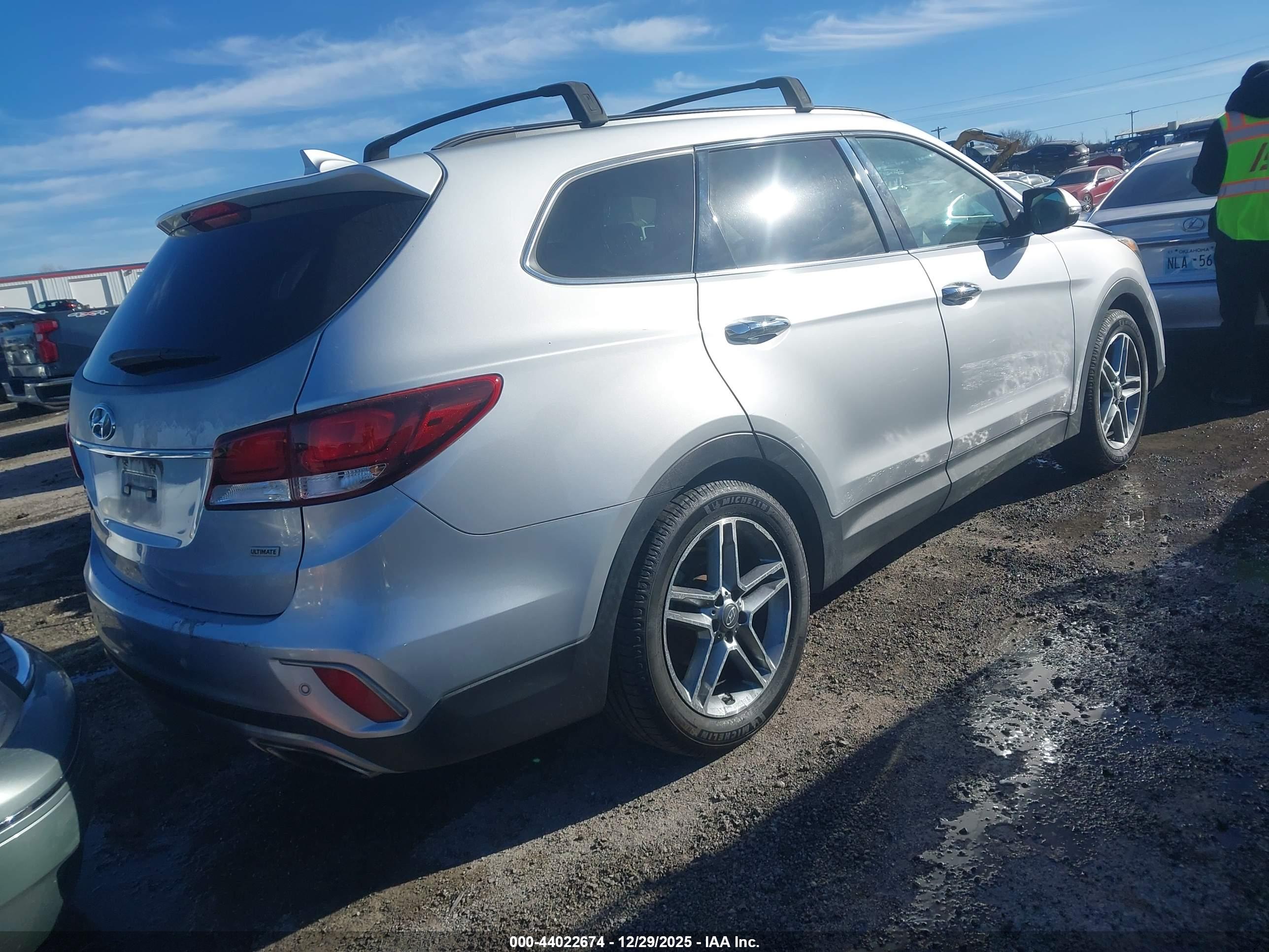 HYUNDAI SANTA image 4