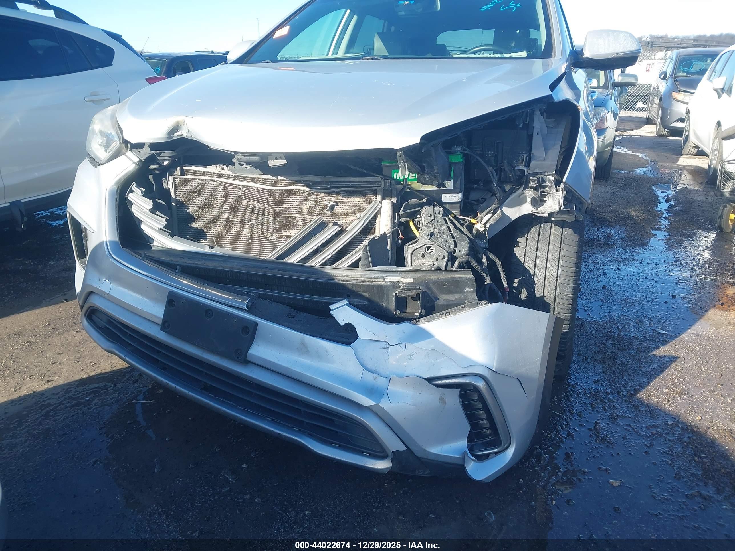 HYUNDAI SANTA image 6