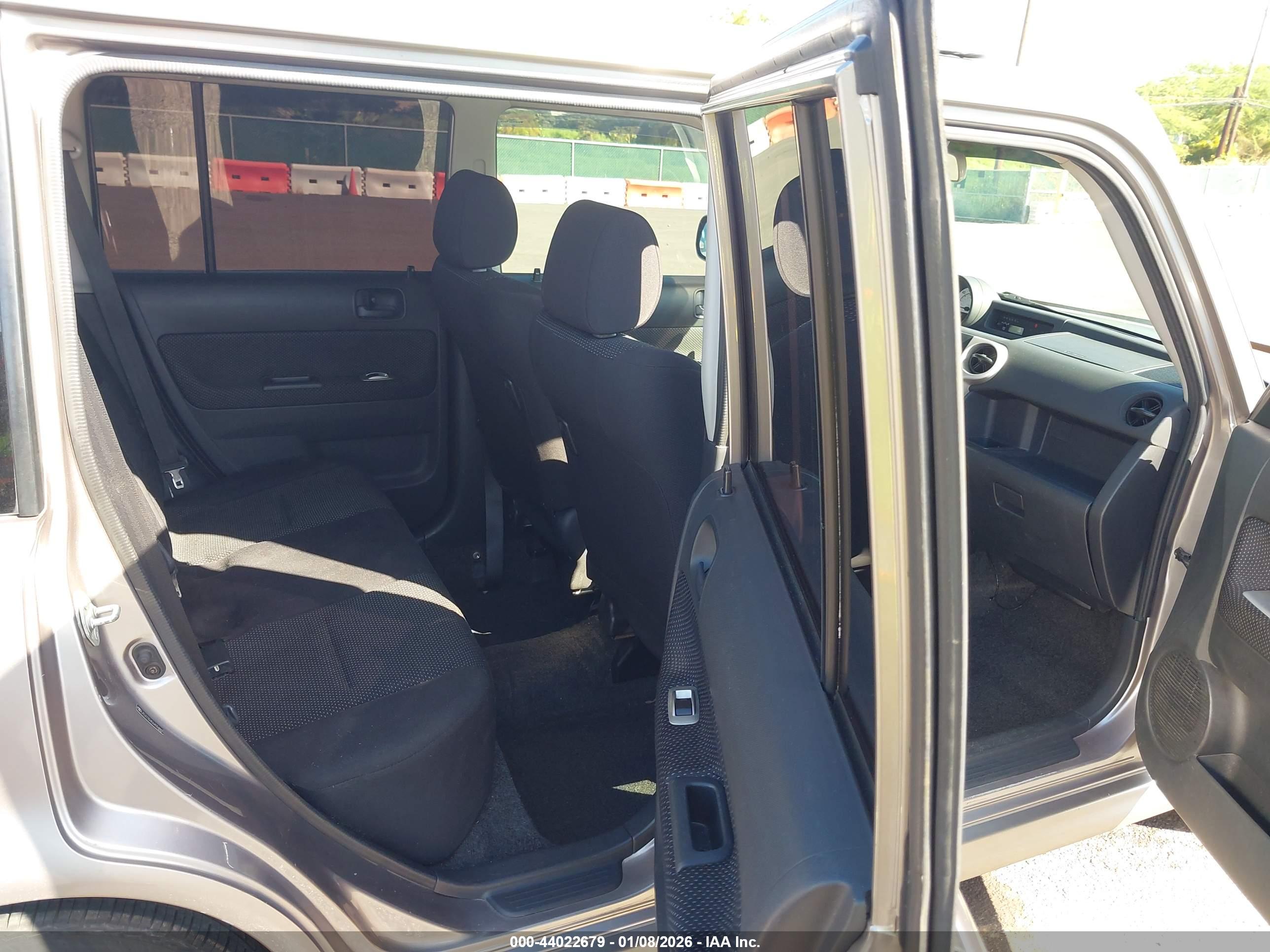SCION XB image 8