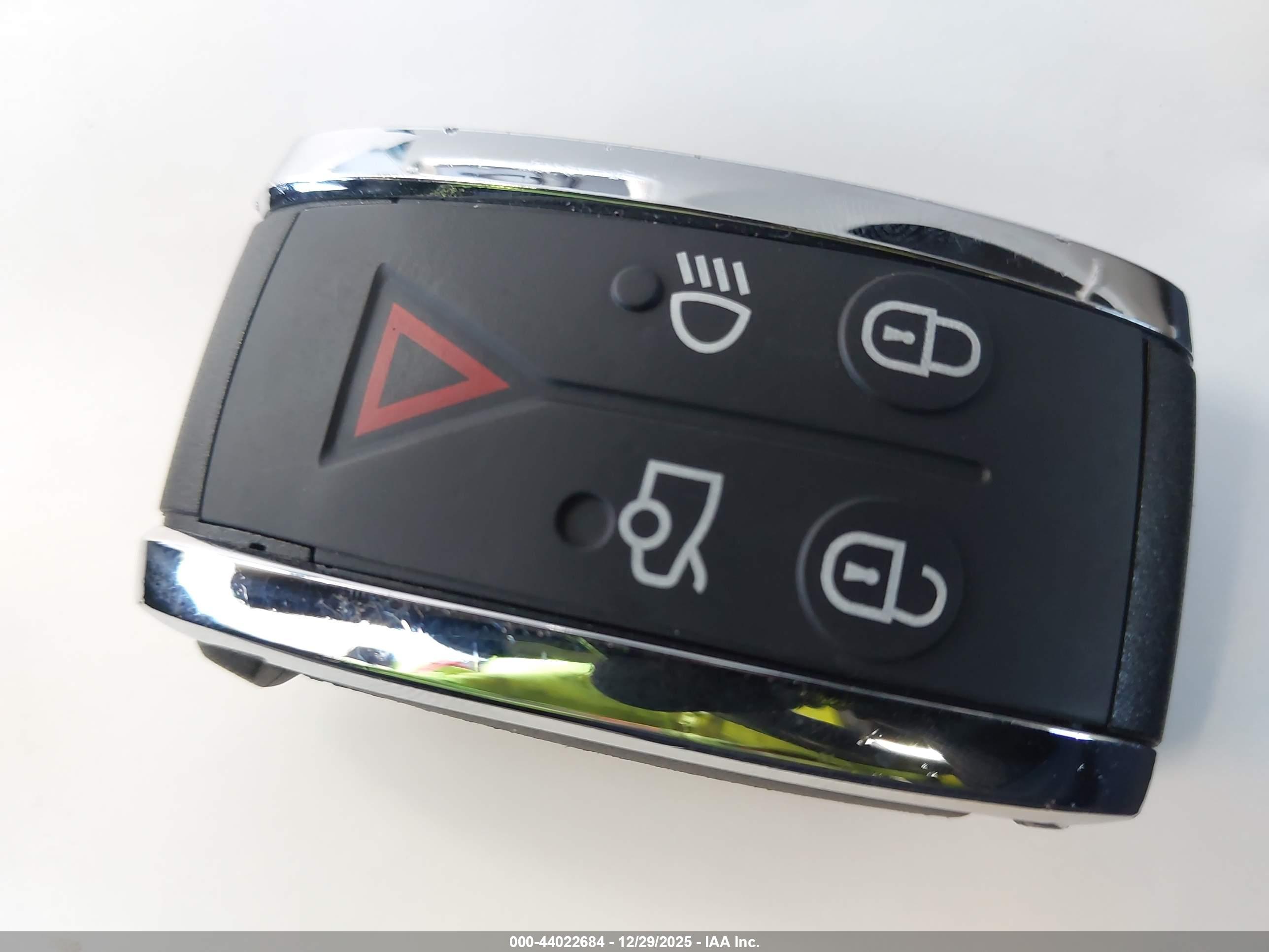 JAGUAR XF image 11