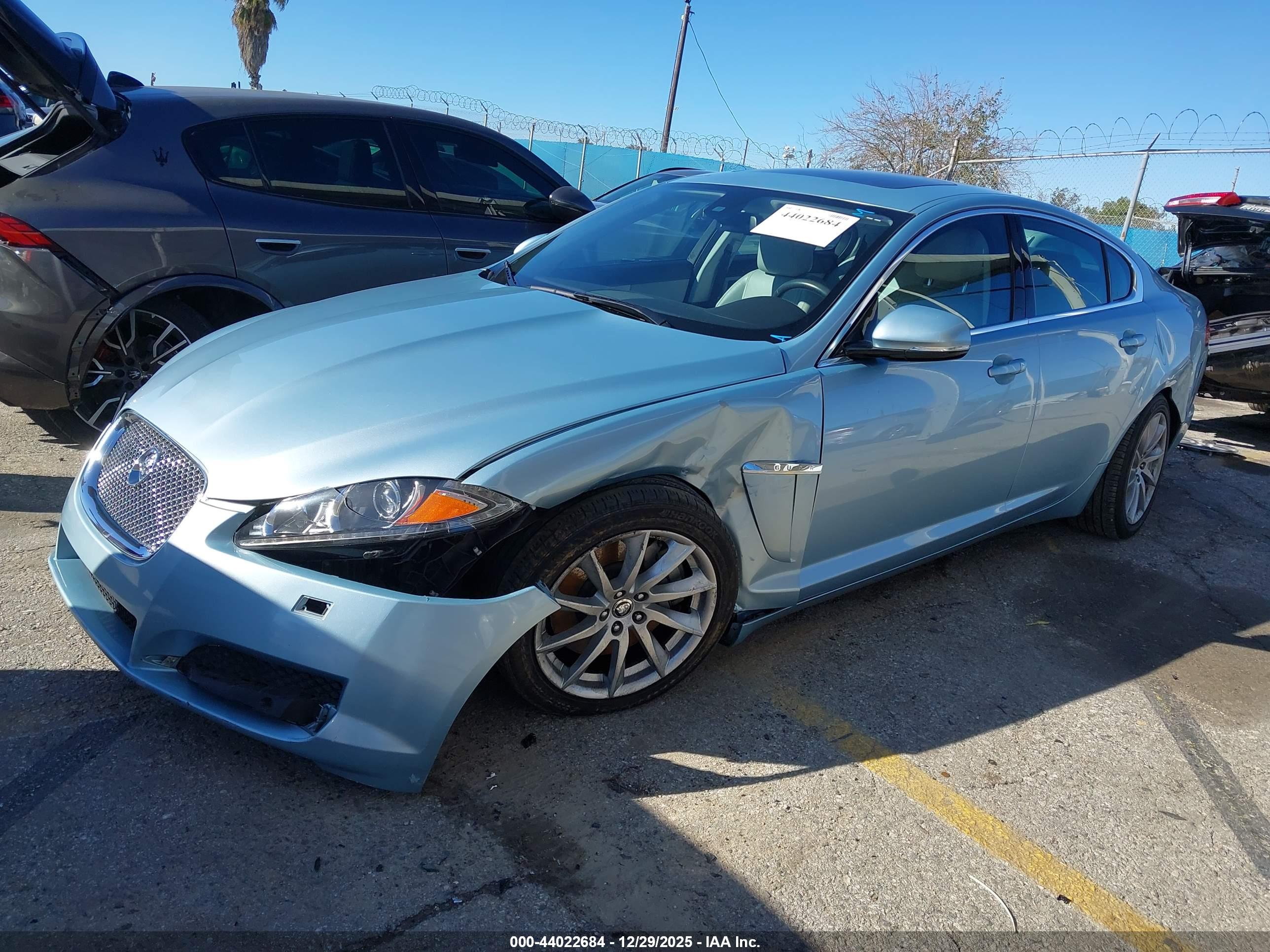 JAGUAR XF image 2
