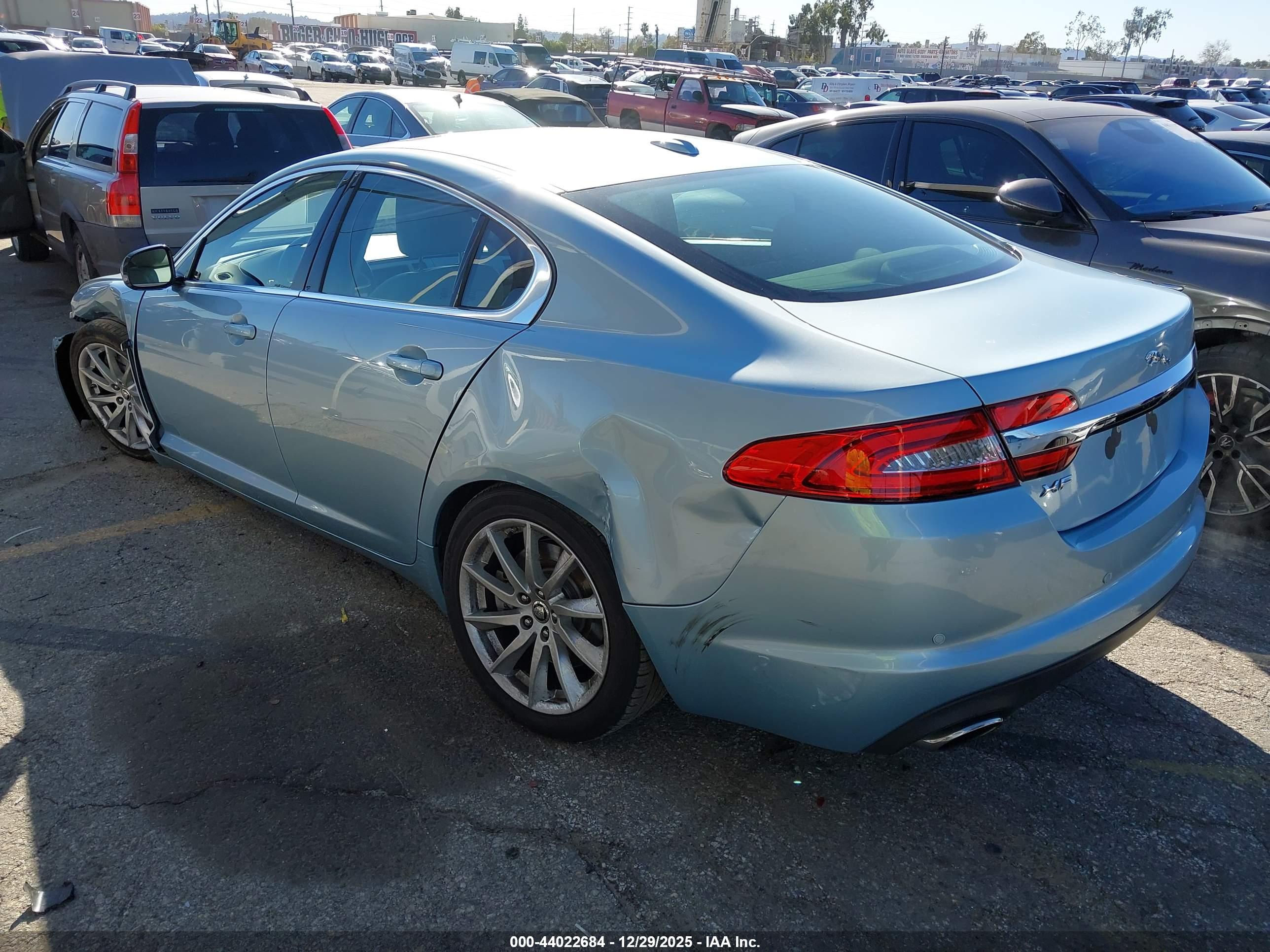 JAGUAR XF image 3