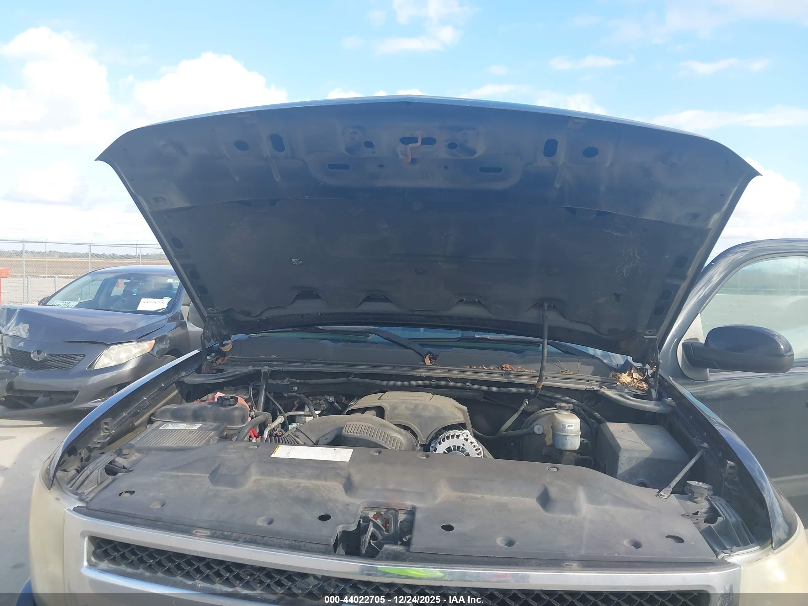 CHEVROLET SILVERADO image 10