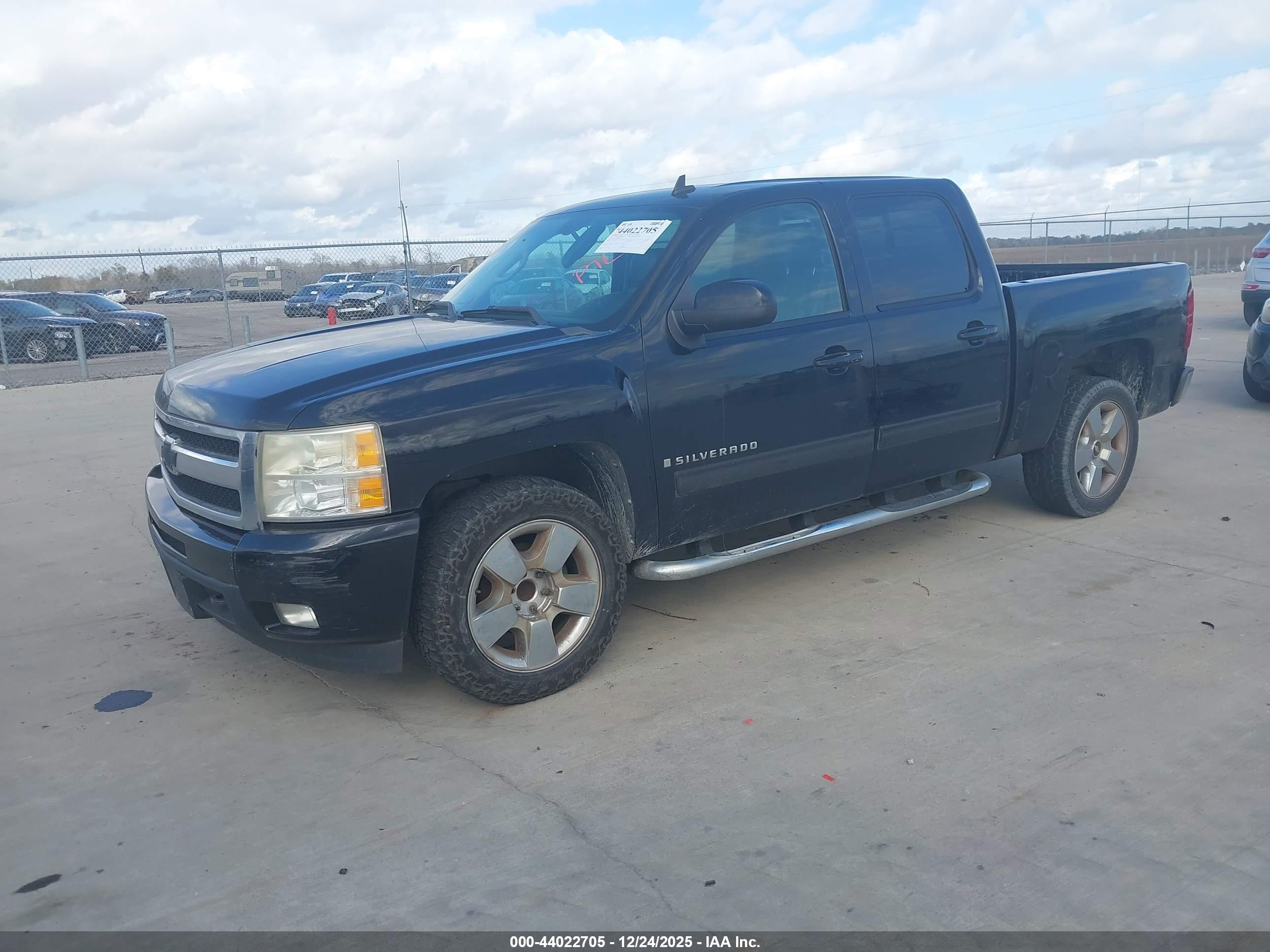 CHEVROLET SILVERADO image 2