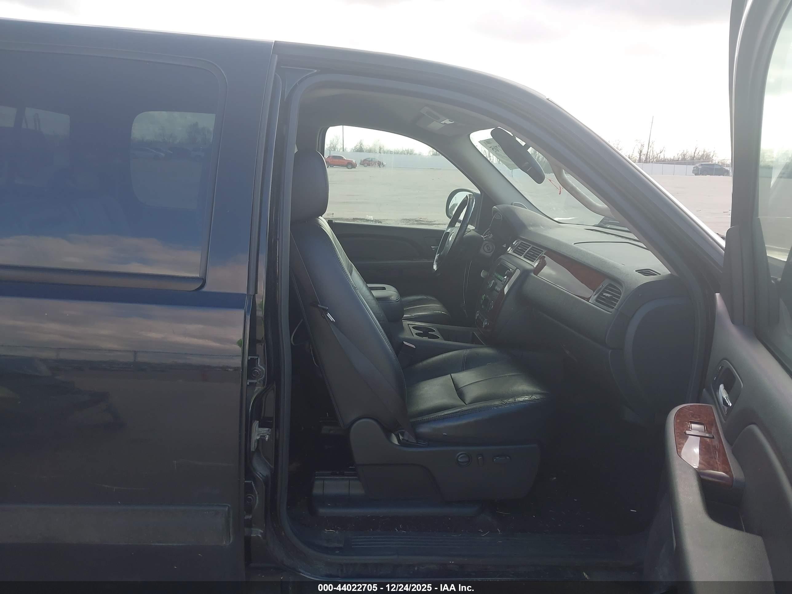 CHEVROLET SILVERADO image 5