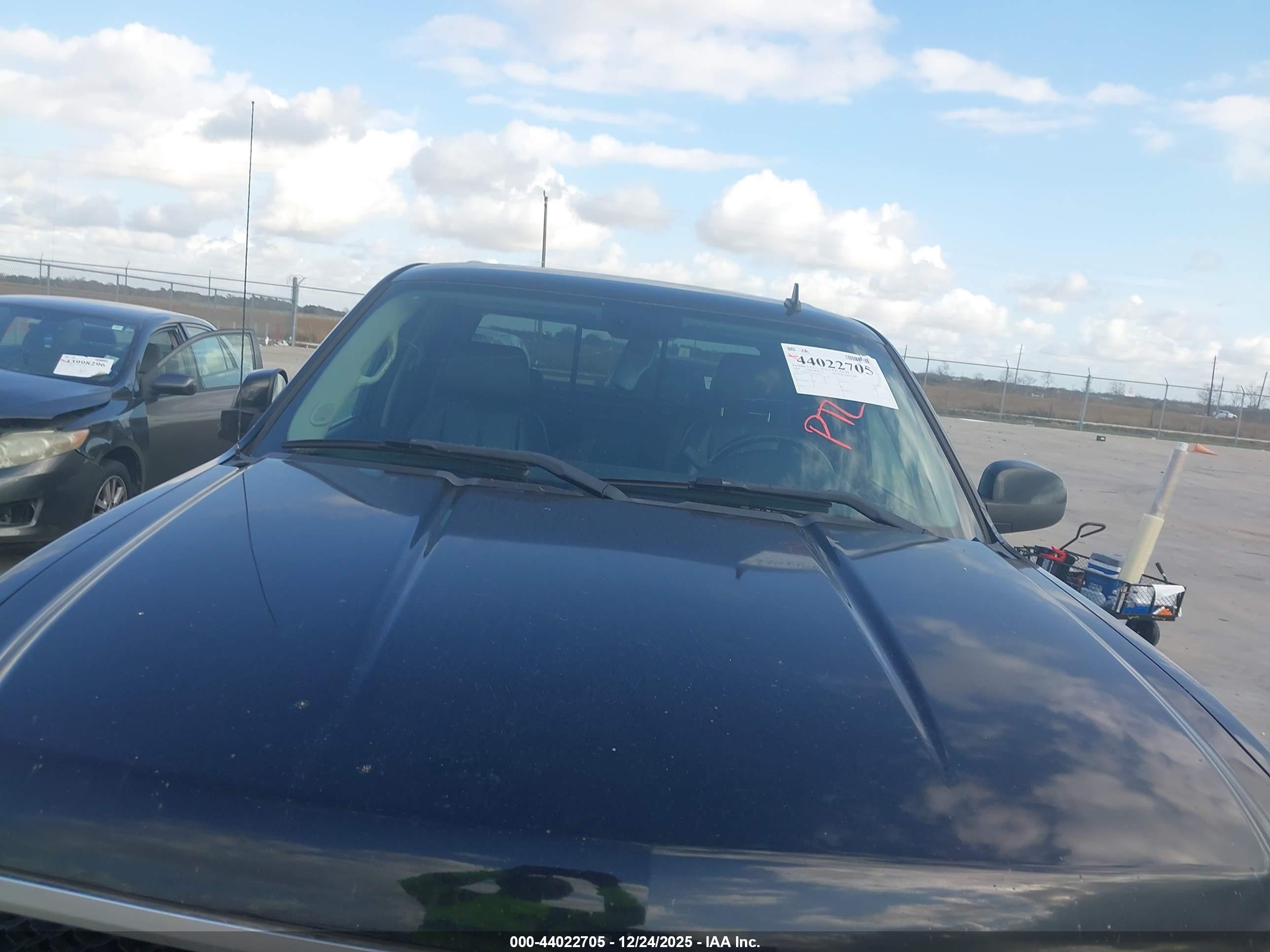 CHEVROLET SILVERADO image 6