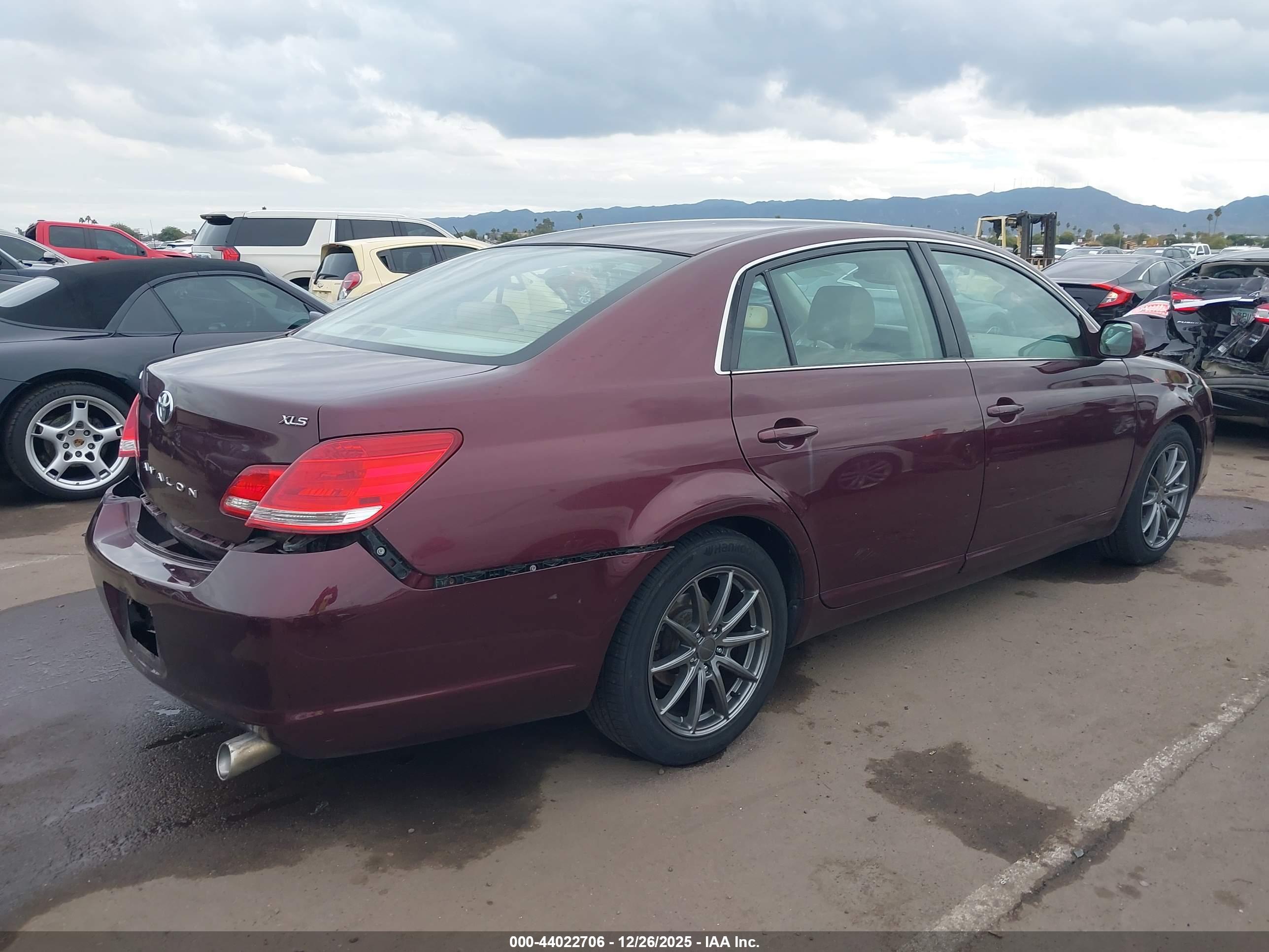 TOYOTA AVALON image 4
