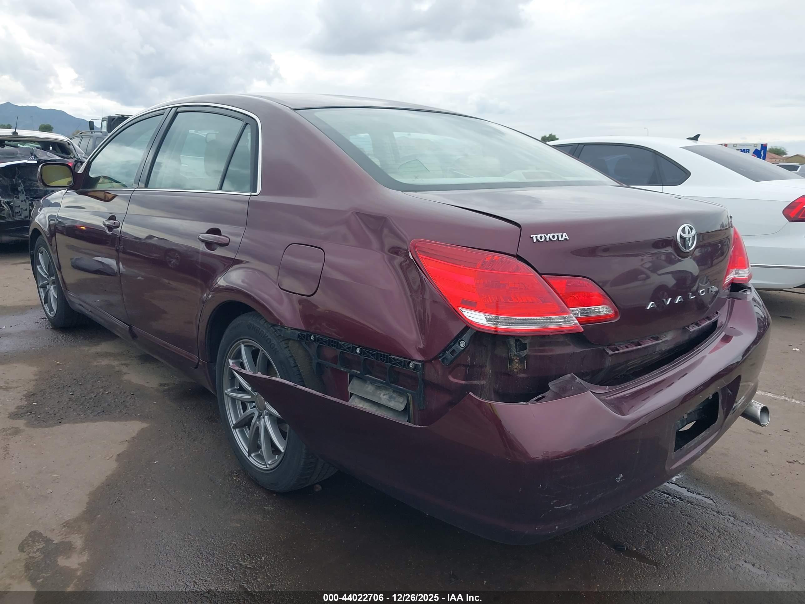 TOYOTA AVALON image 6