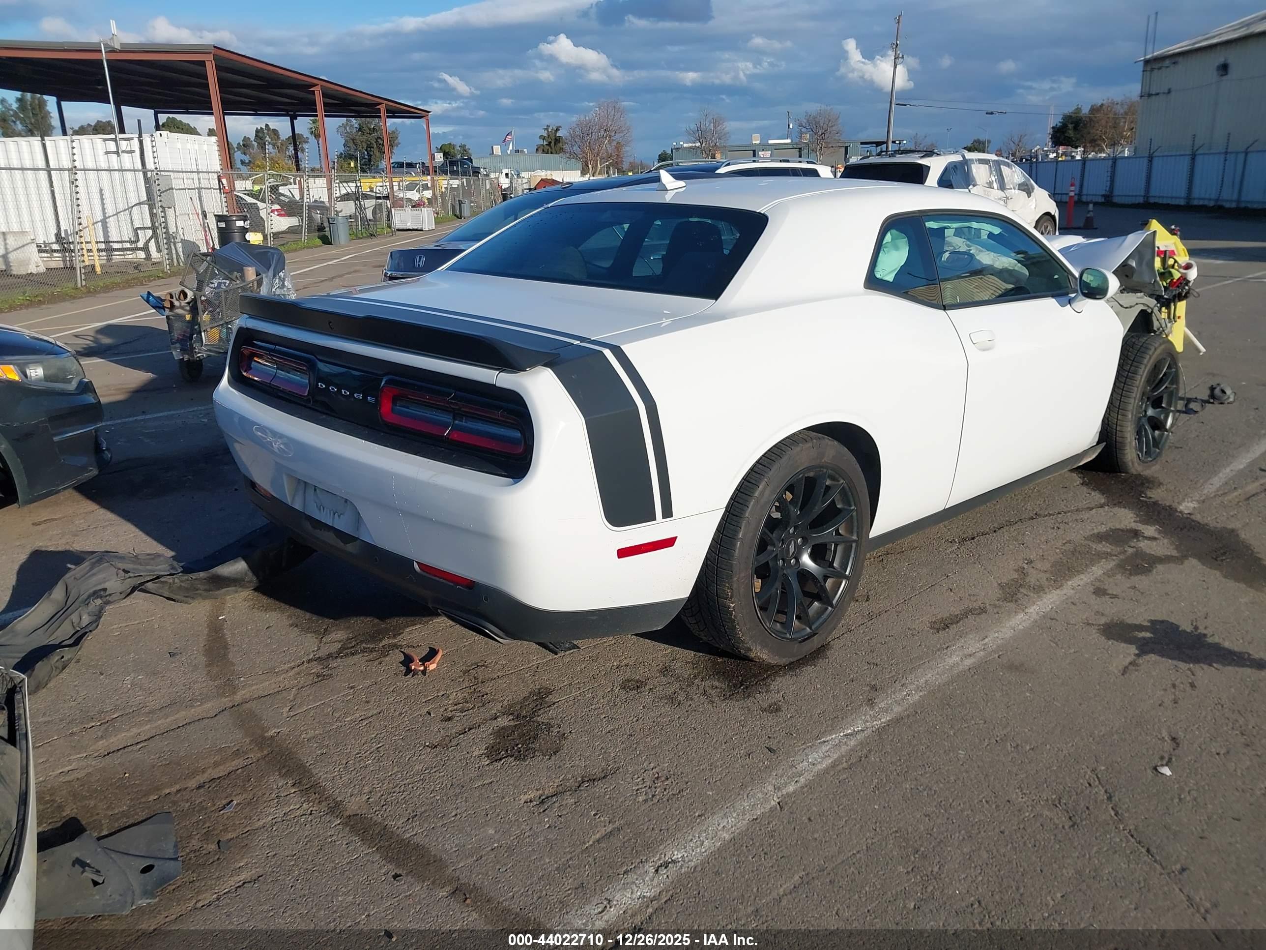 DODGE CHALLENGER image 4
