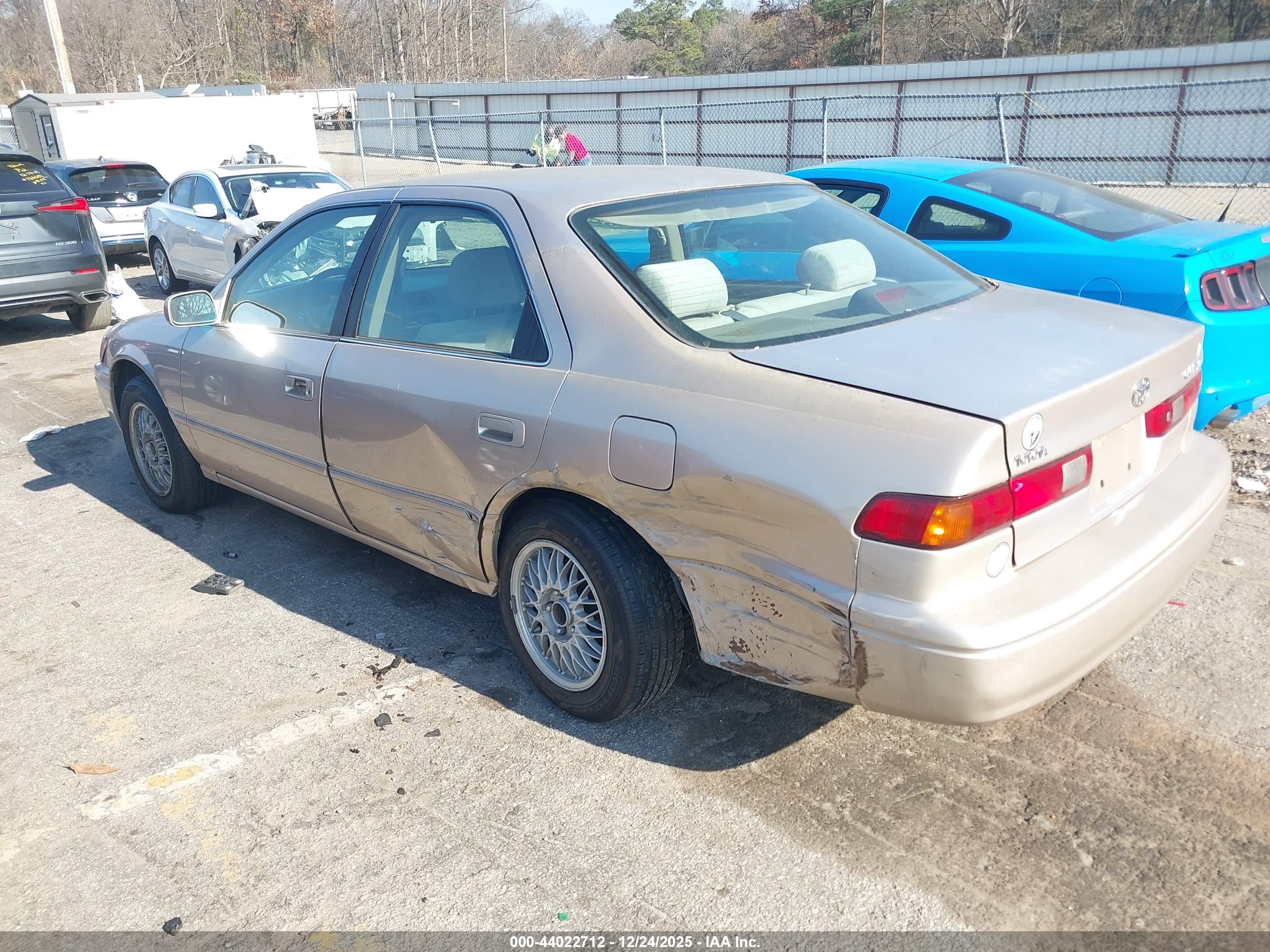 TOYOTA CAMRY image 6