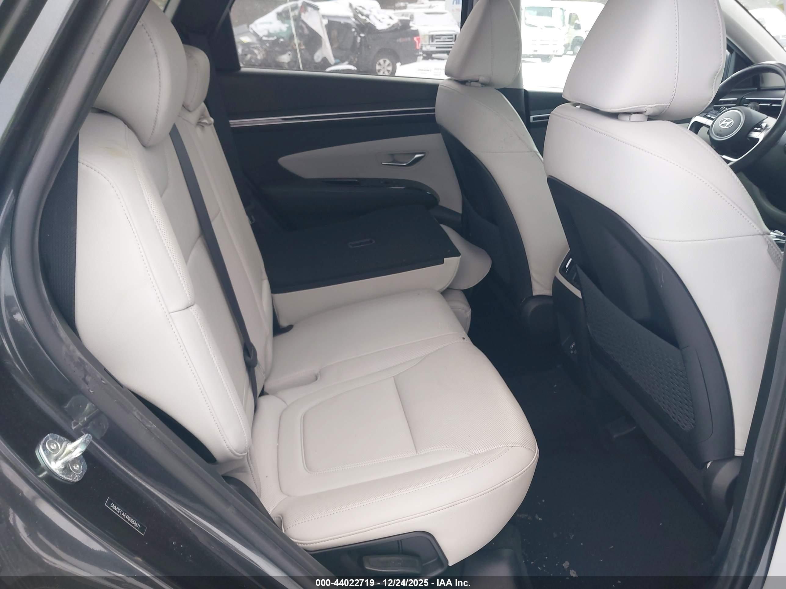 HYUNDAI TUCSON image 8