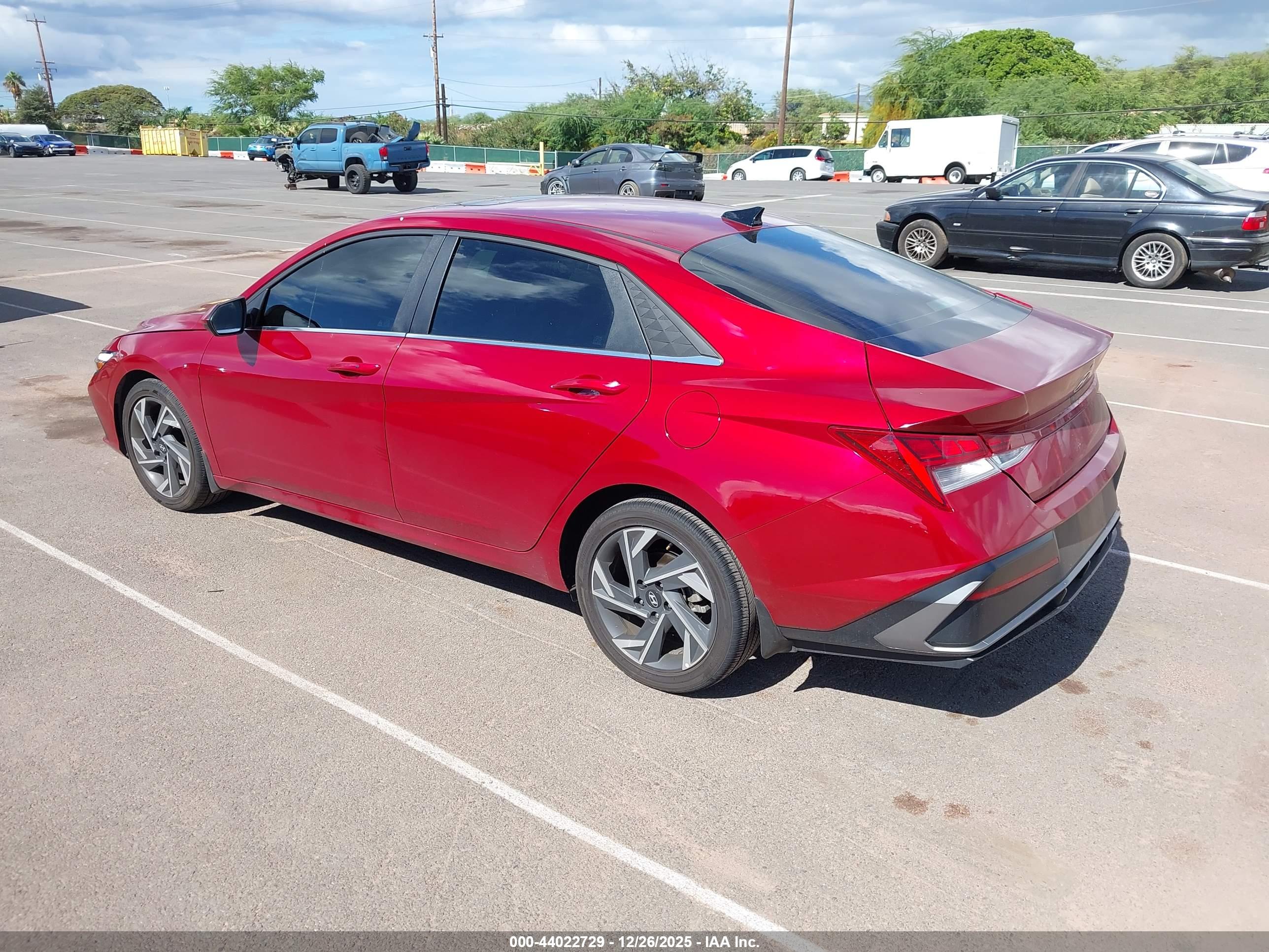HYUNDAI ELANTRA image 3