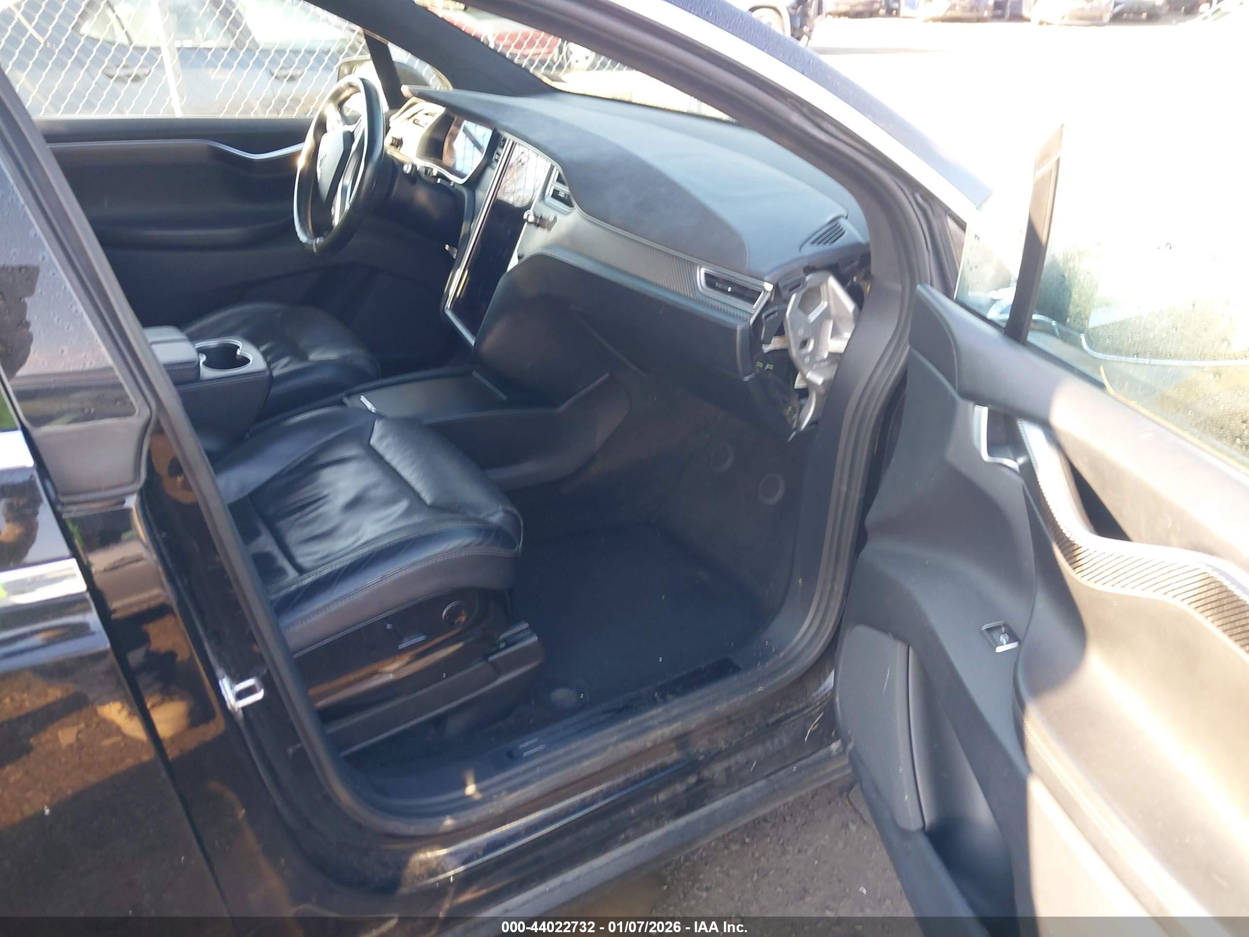 TESLA MODEL image 5