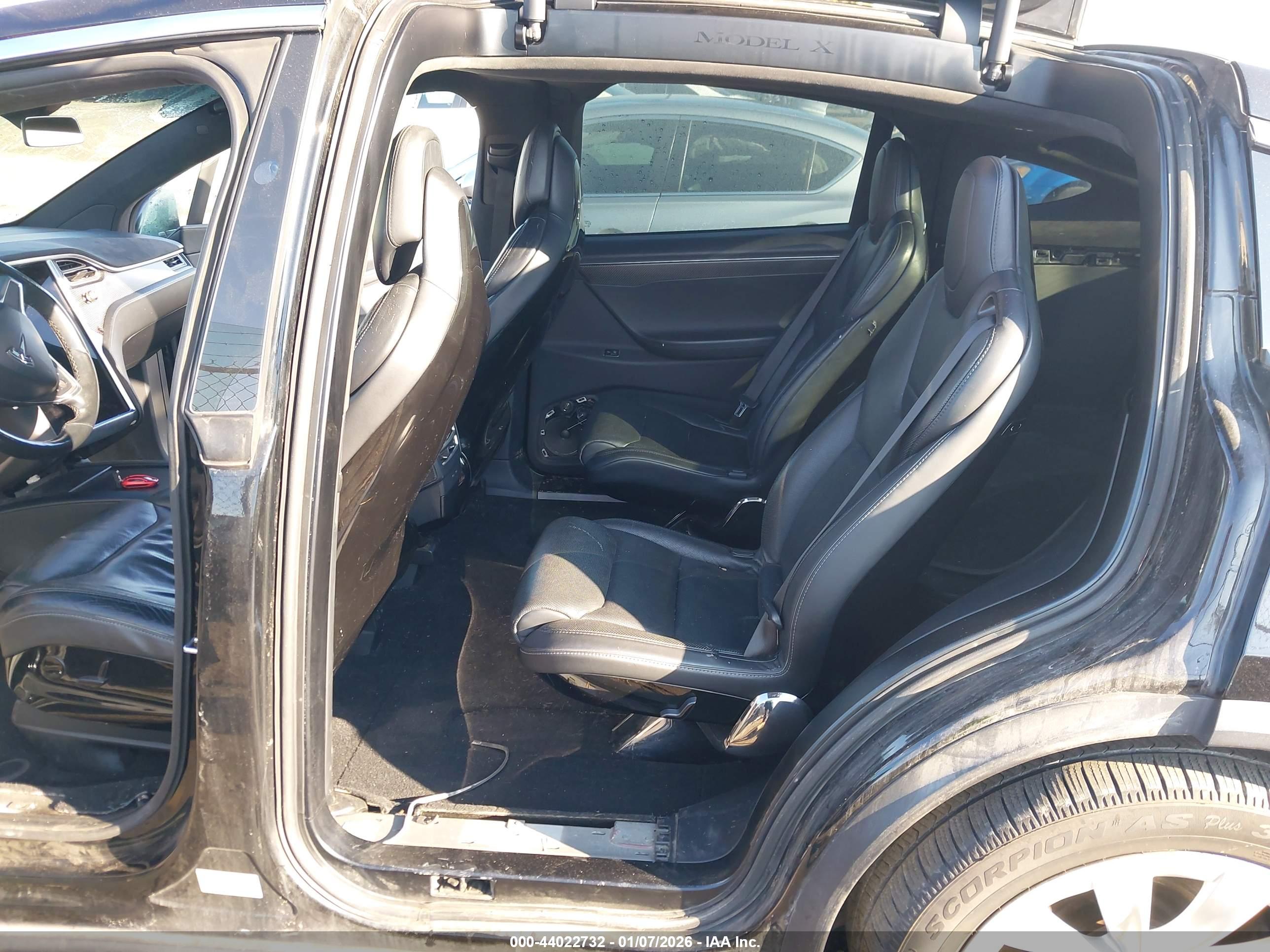 TESLA MODEL image 8