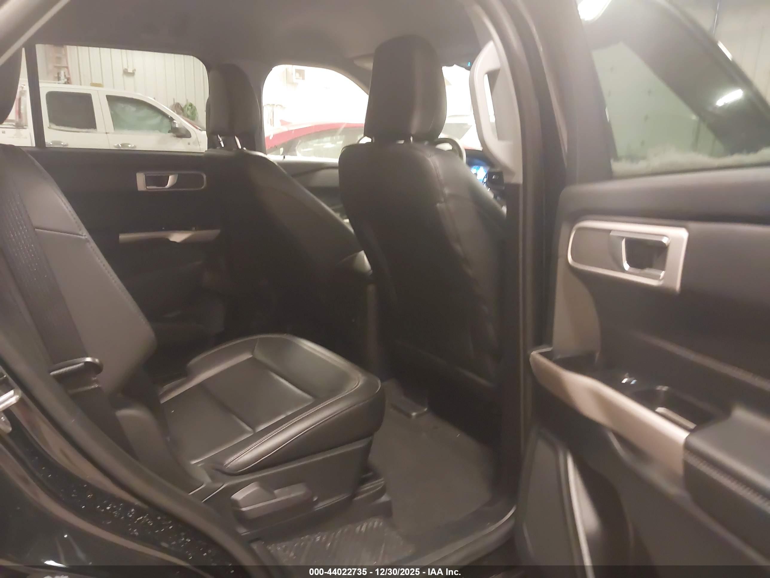 FORD EXPLORER image 8