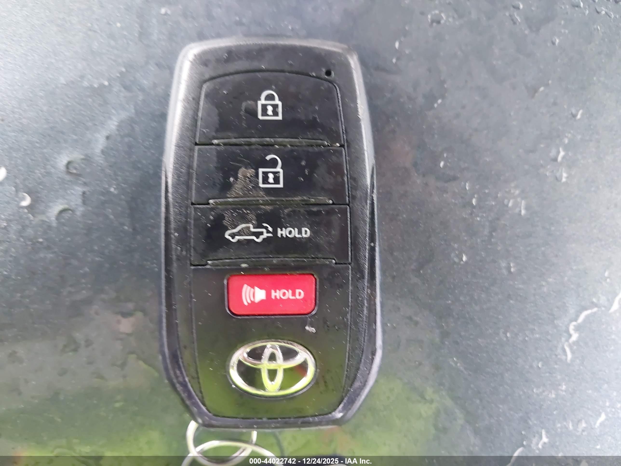 TOYOTA TUNDRA image 11