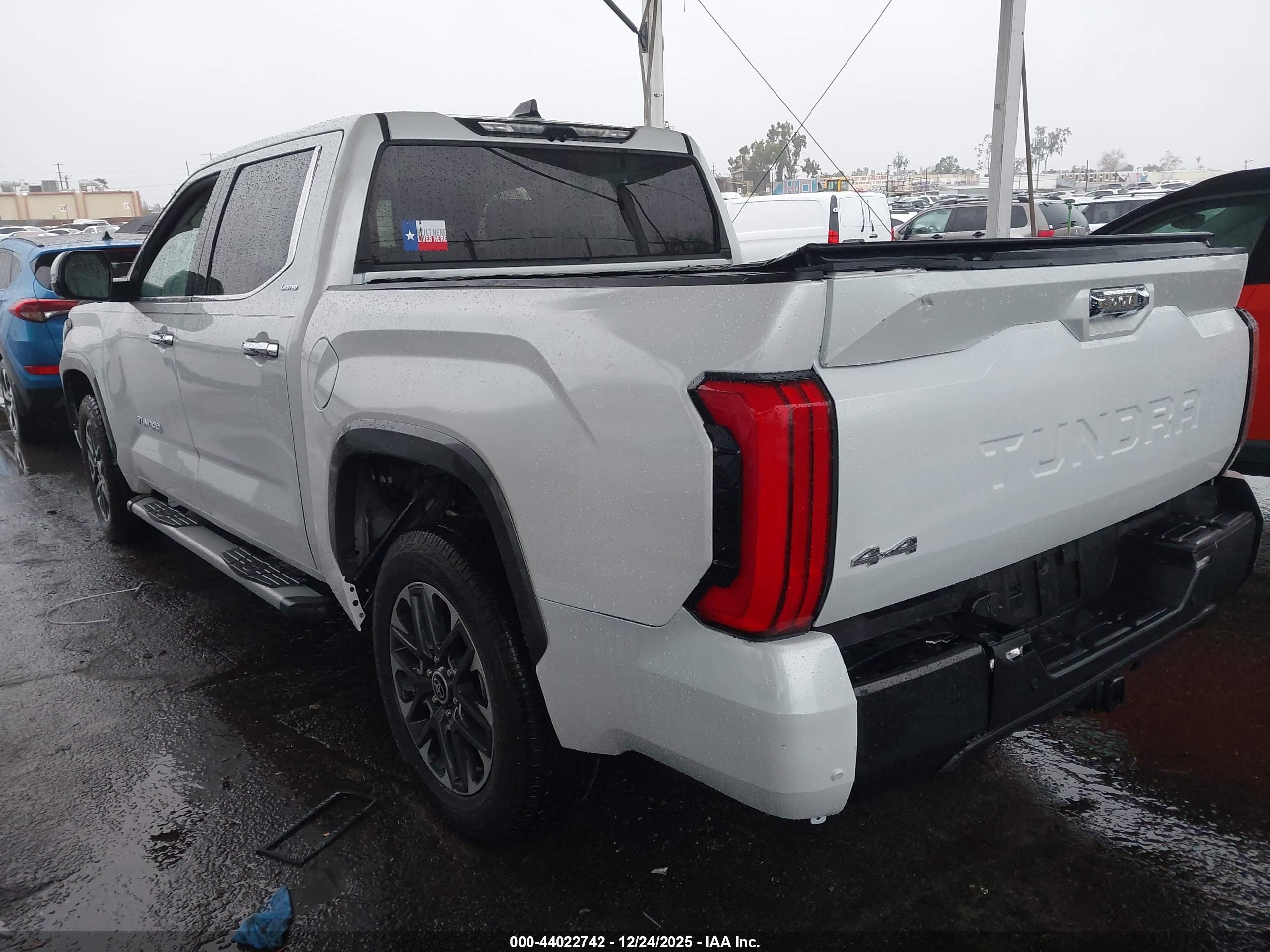 TOYOTA TUNDRA image 3