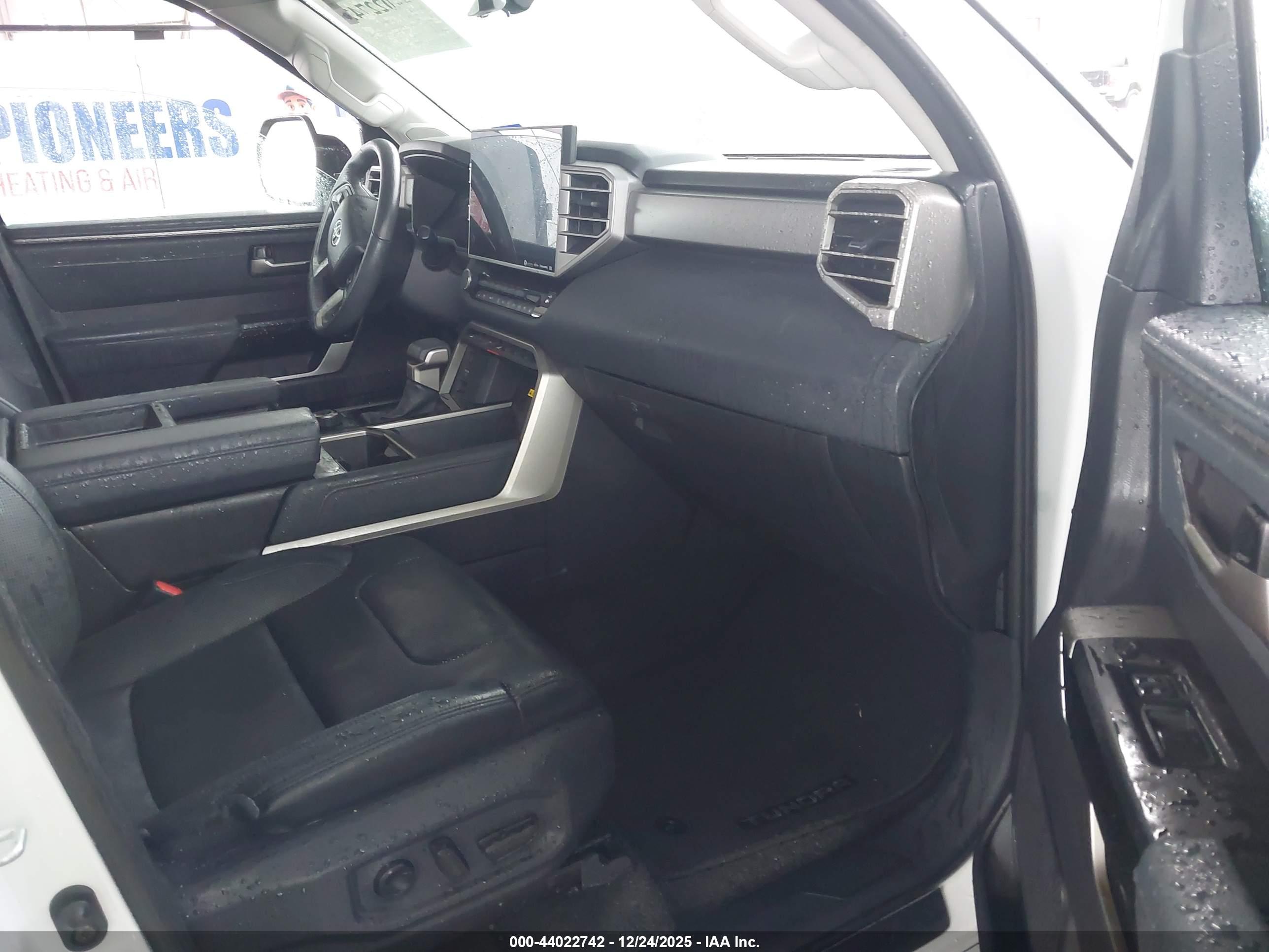 TOYOTA TUNDRA image 5