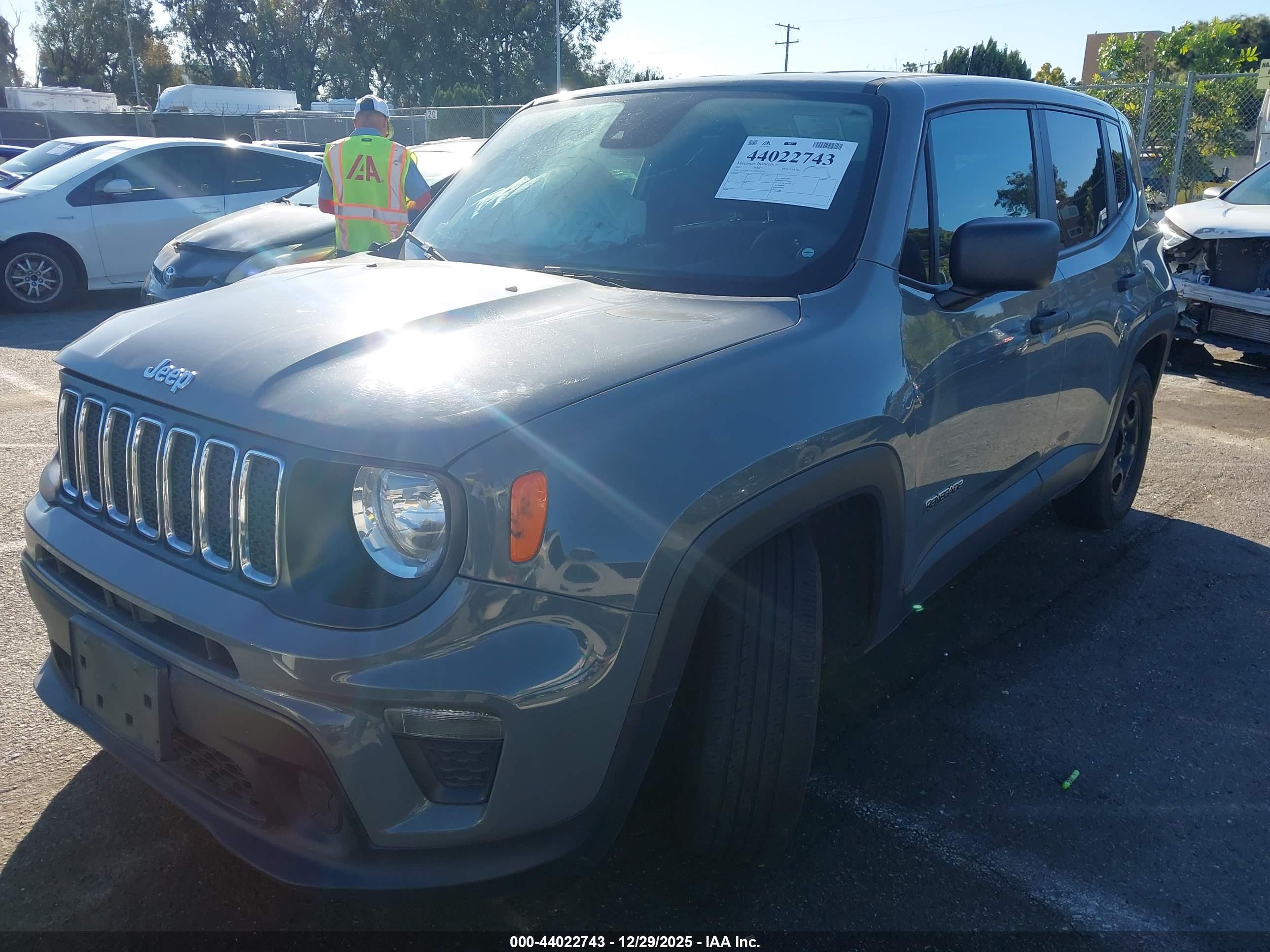 JEEP RENEGADE image 2