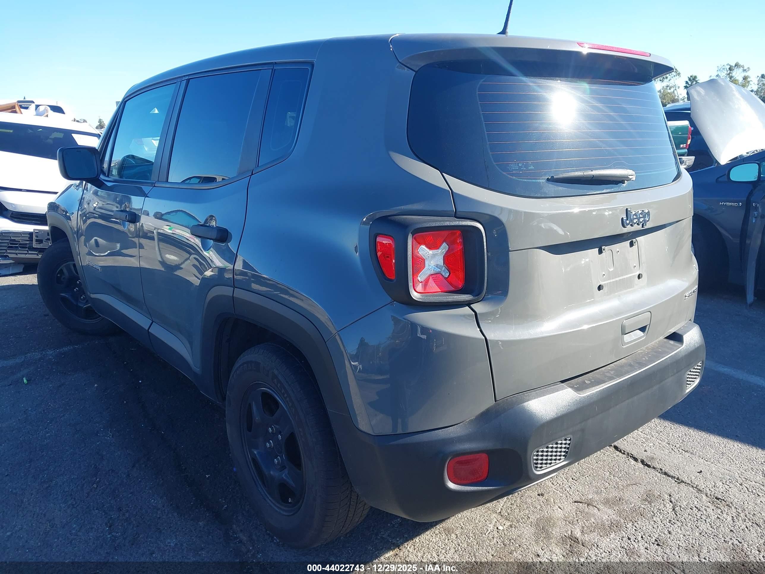 JEEP RENEGADE image 3