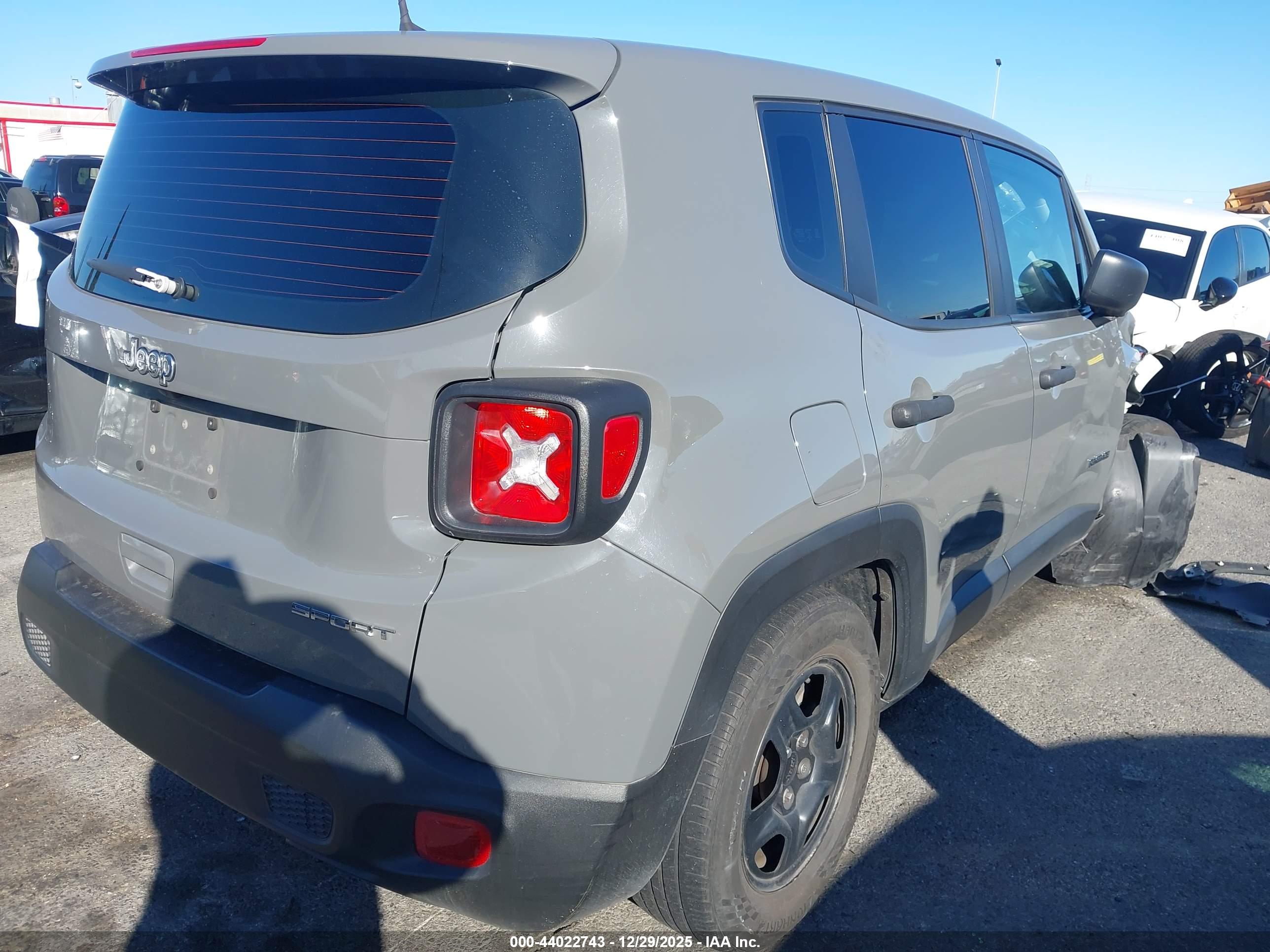 JEEP RENEGADE image 4