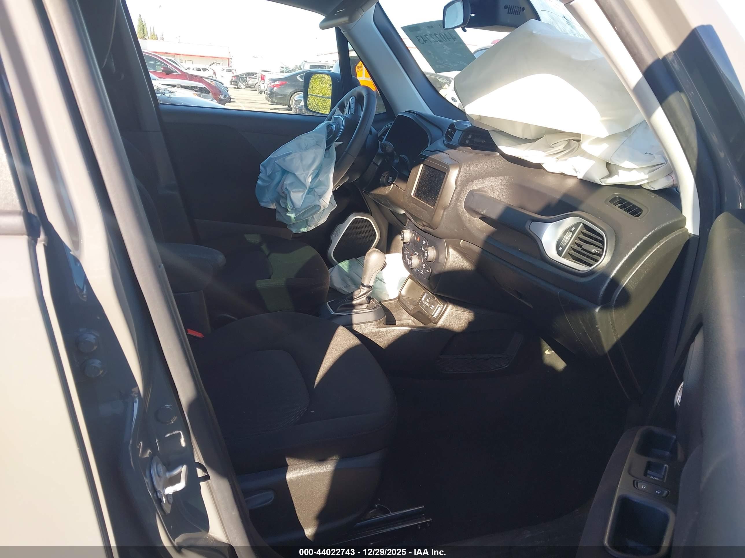 JEEP RENEGADE image 5