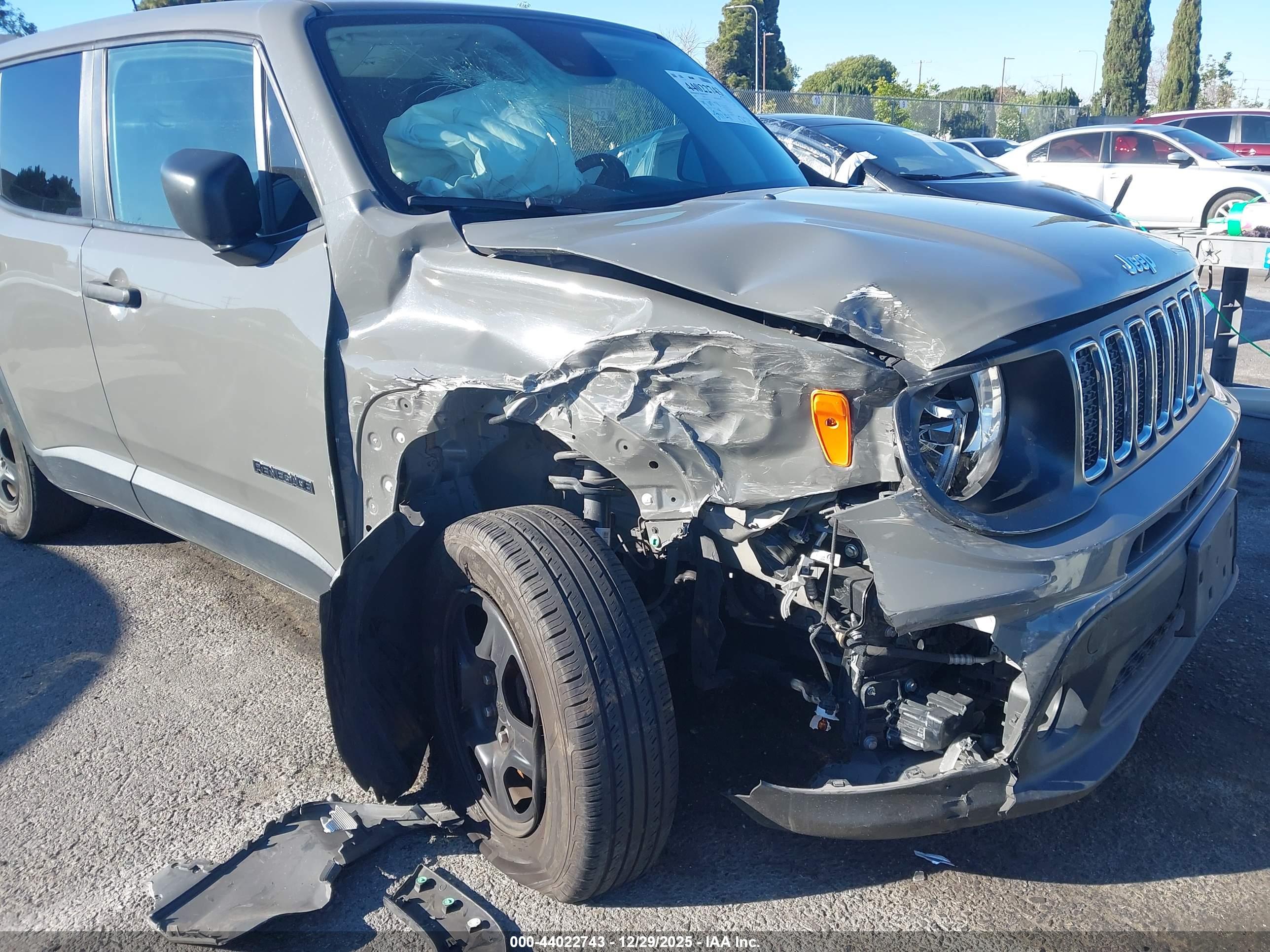 JEEP RENEGADE image 6