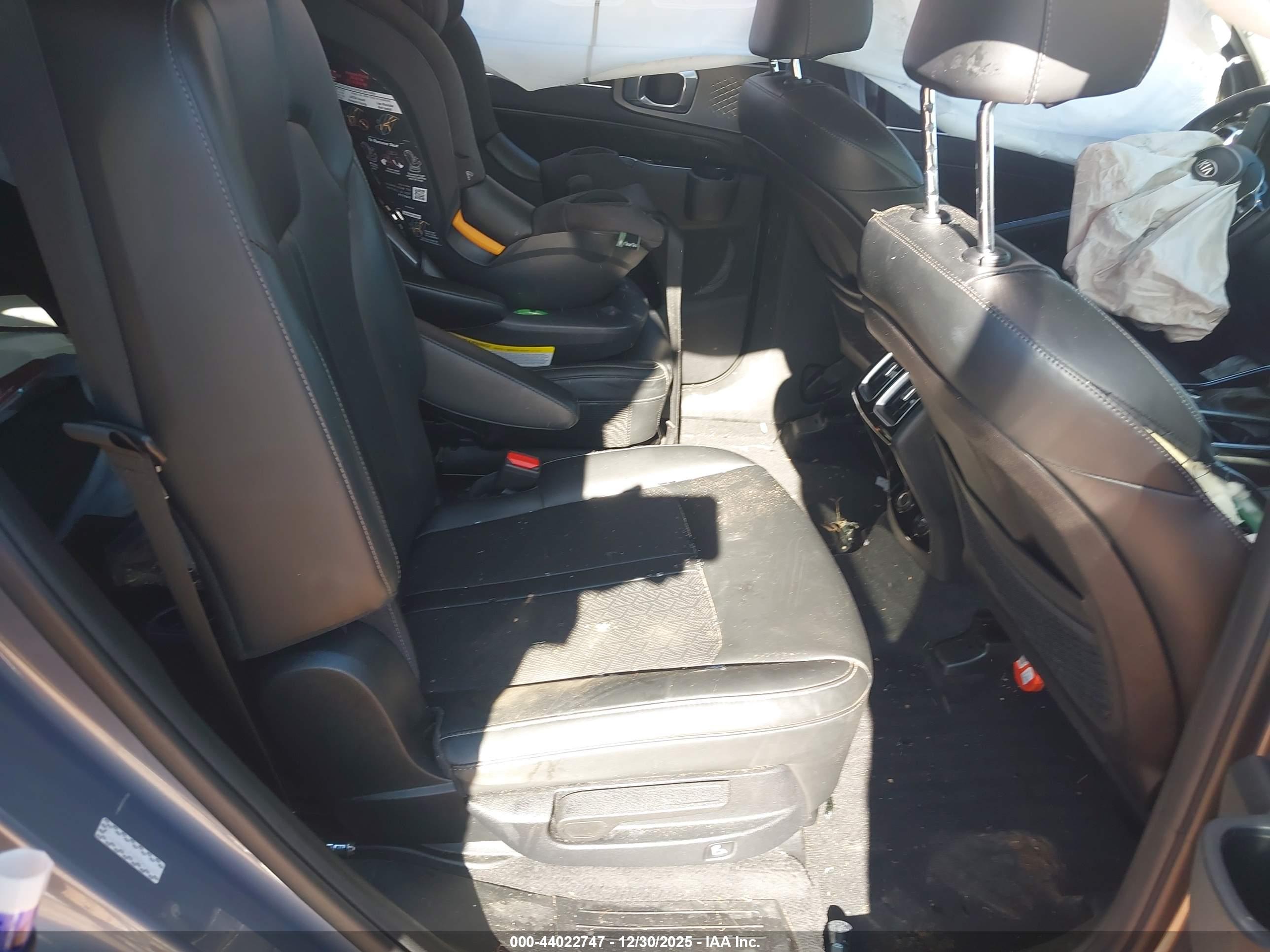 KIA SORENTO image 8