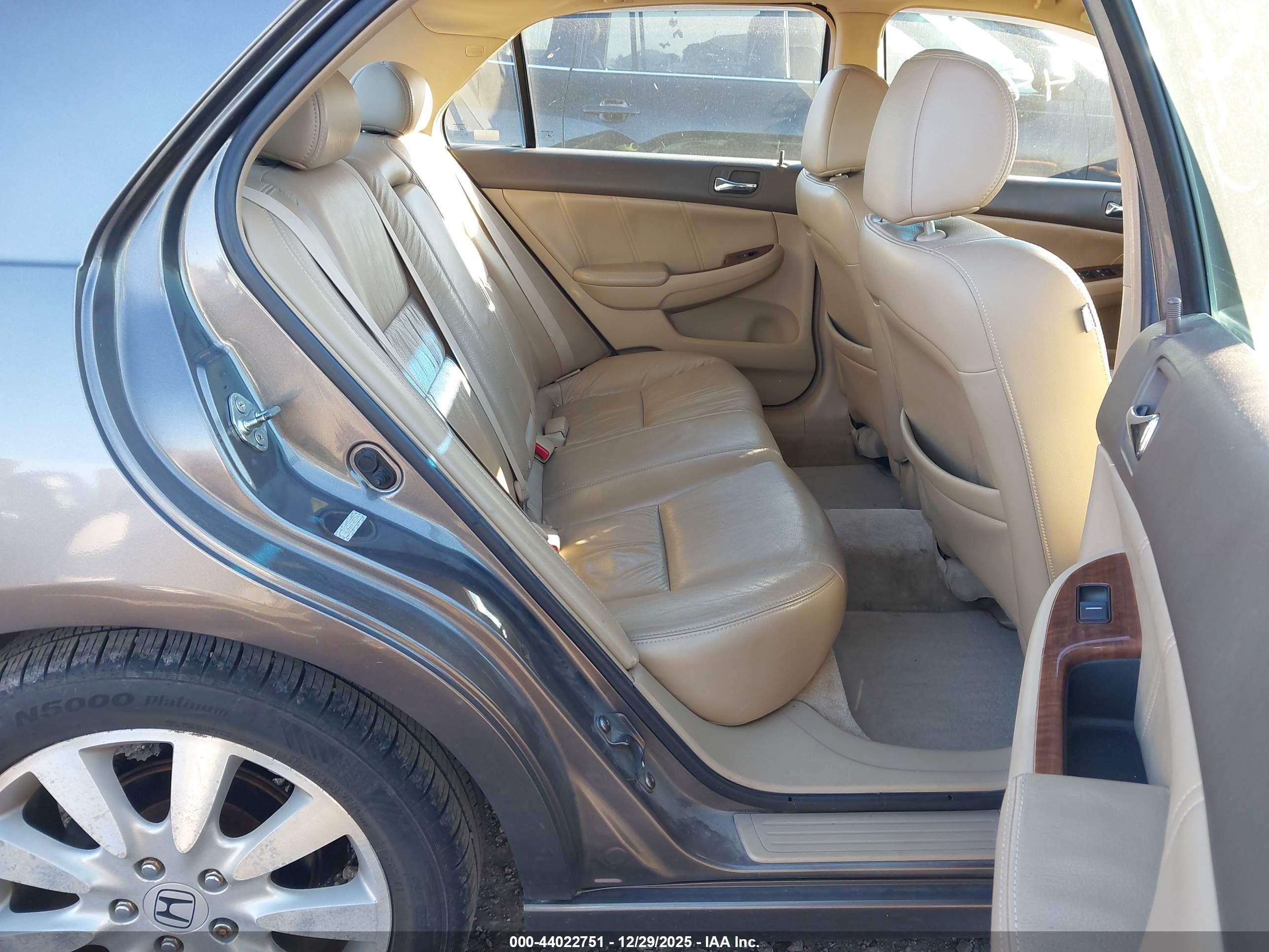 HONDA ACCORD image 8