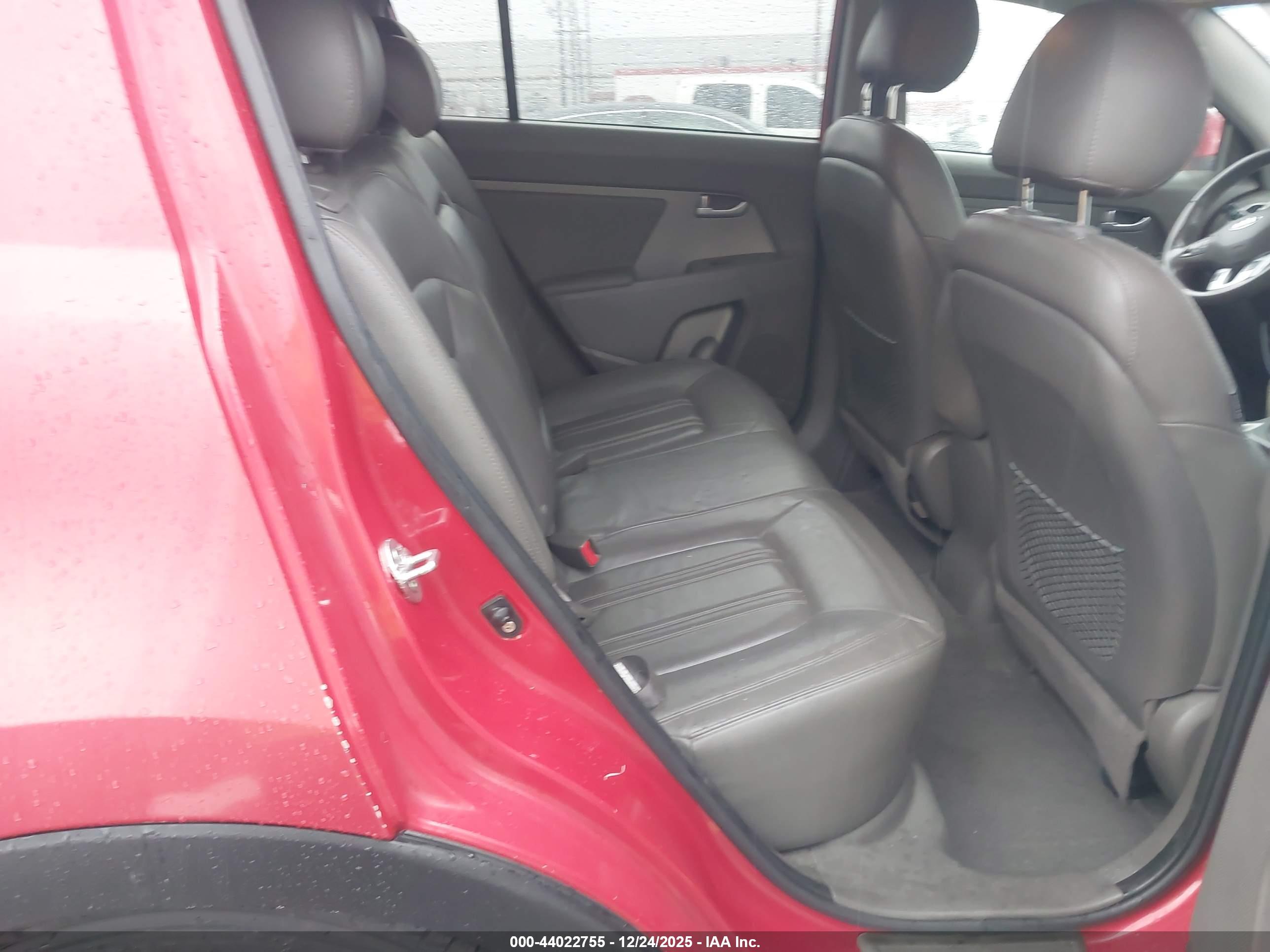 KIA SPORTAGE image 8