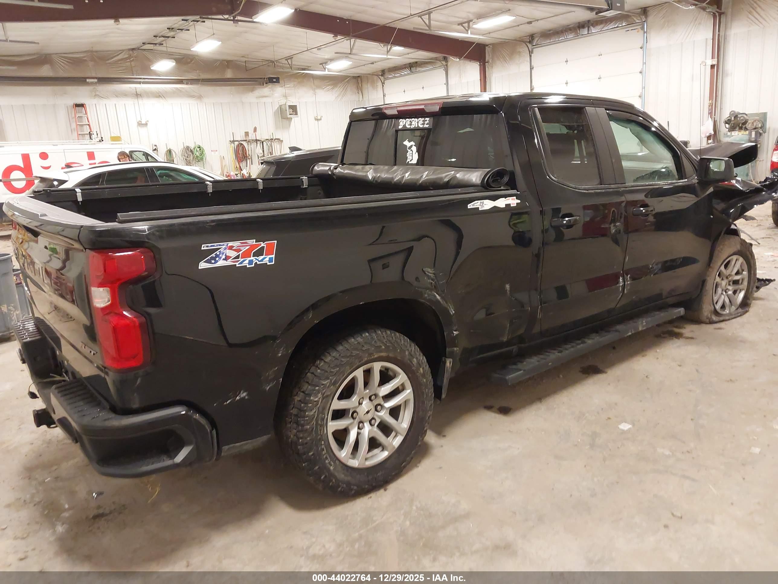 CHEVROLET SILVERADO image 4