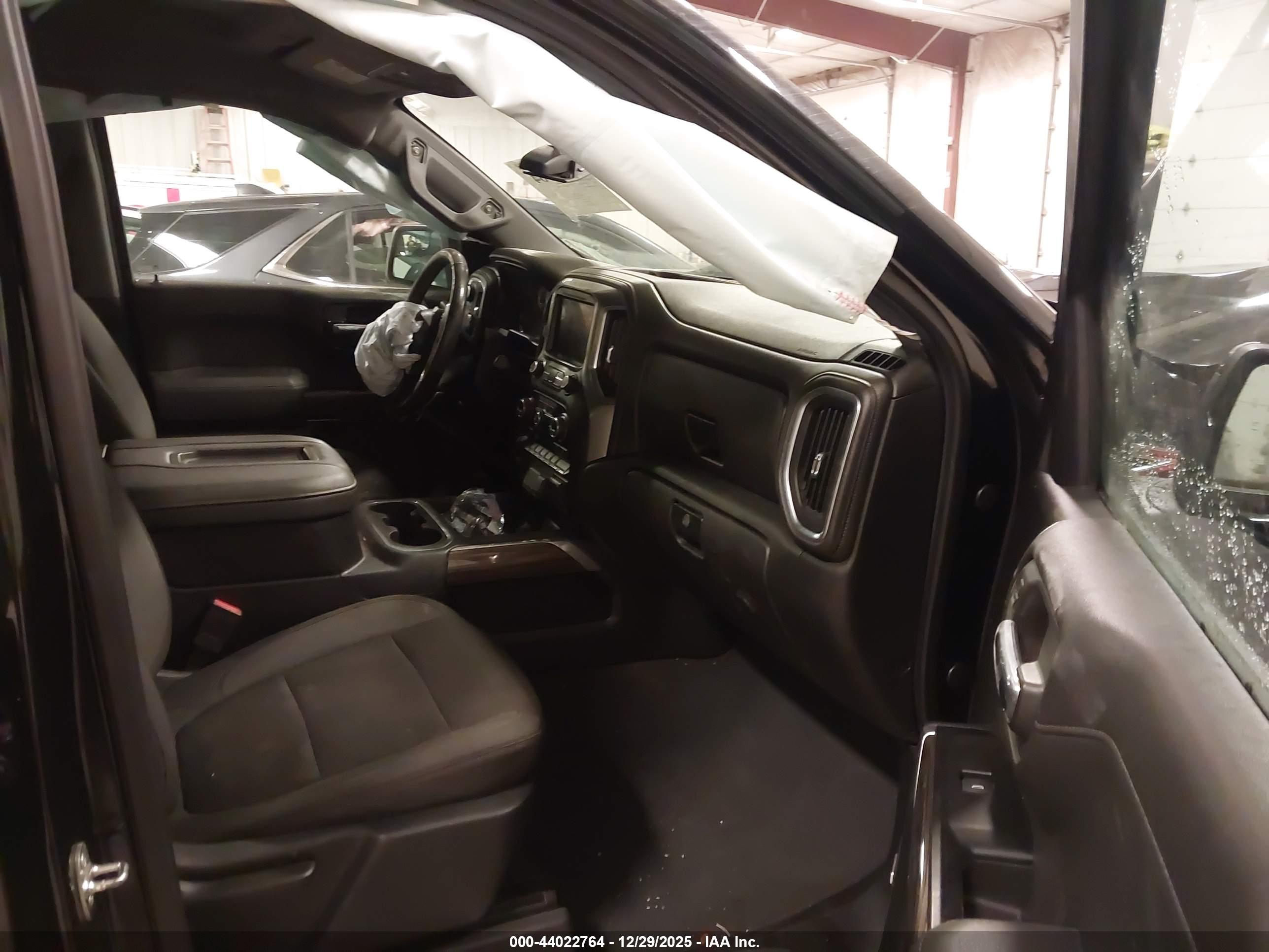 CHEVROLET SILVERADO image 5